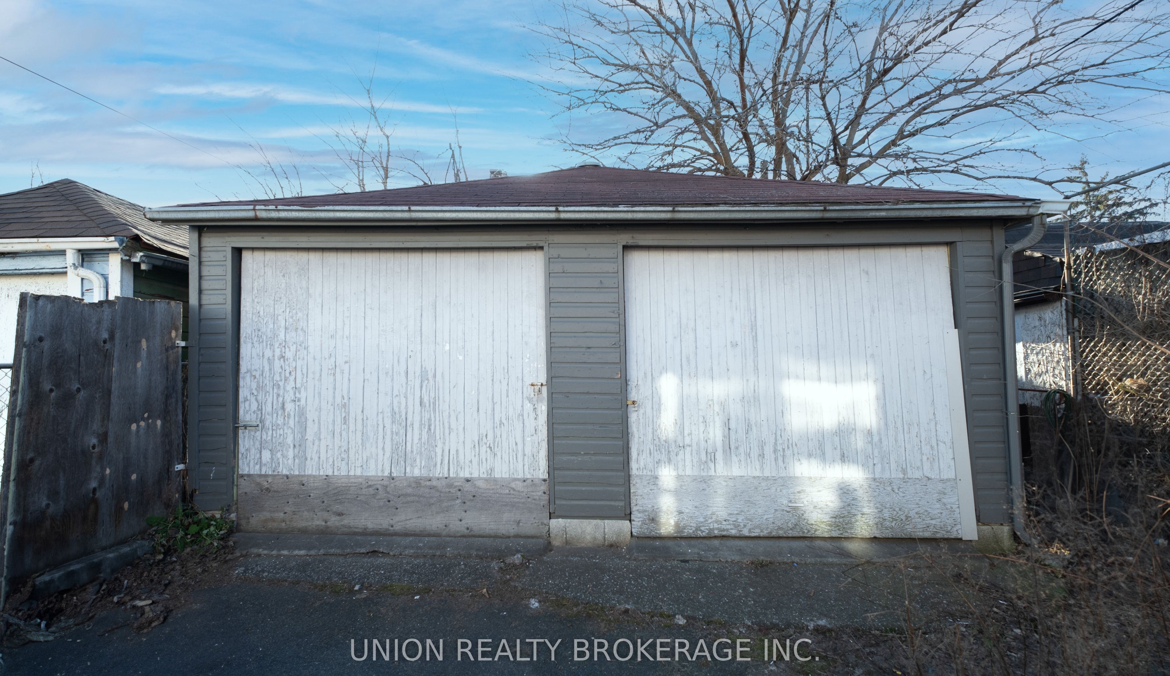 163 Wolverleigh Boulevard Garage Property Photo 1