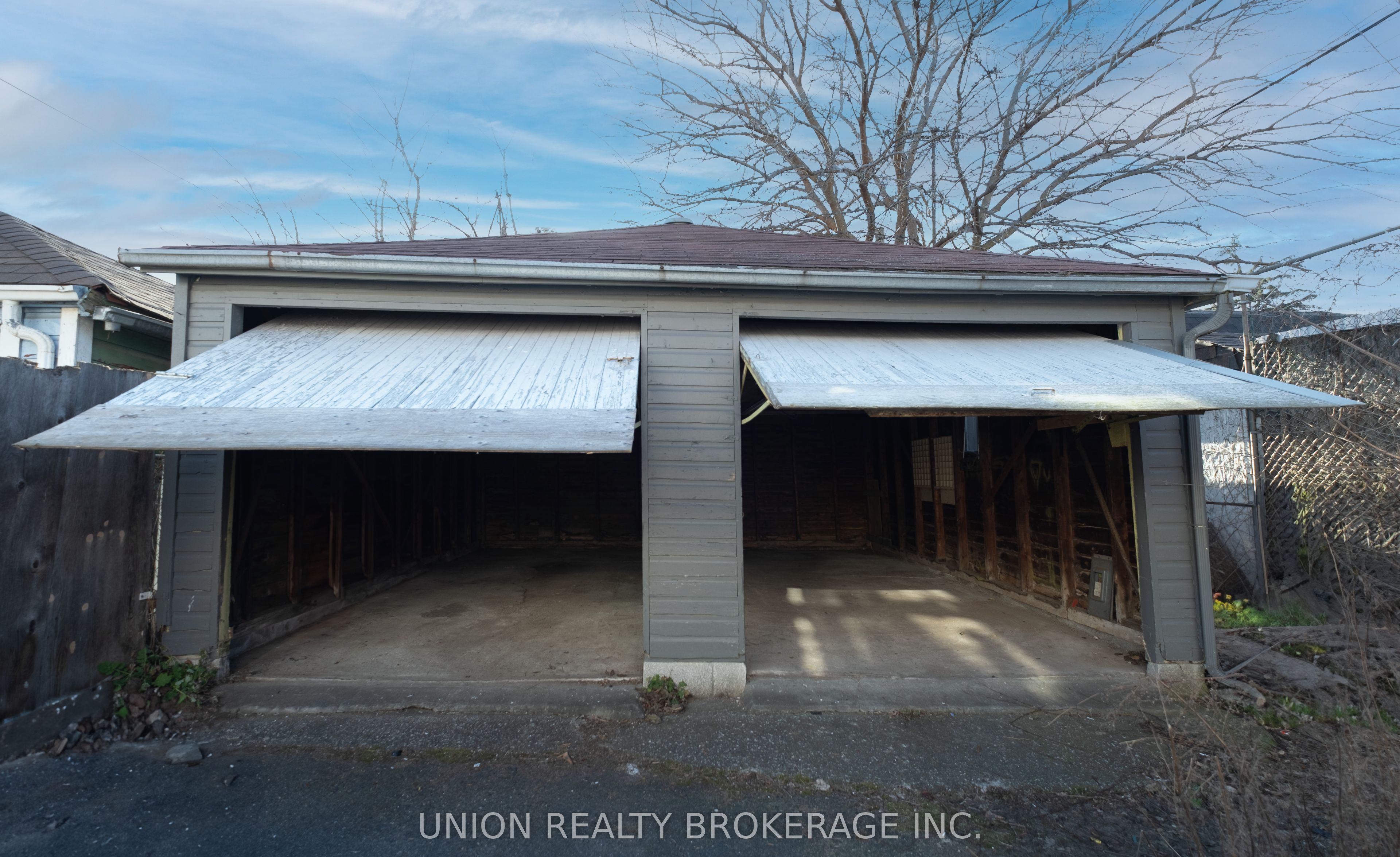 163 Wolverleigh Boulevard Garage Property Photo 2