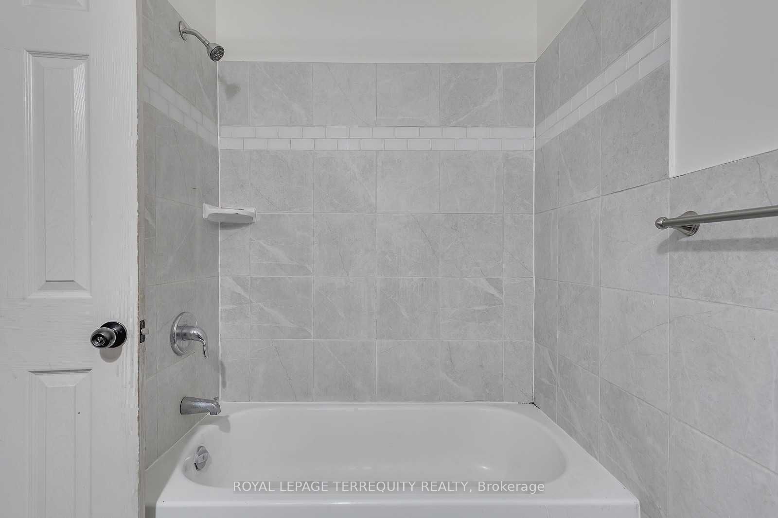 2977 Lawrence Avenue E Lower 2l Property Photo 12