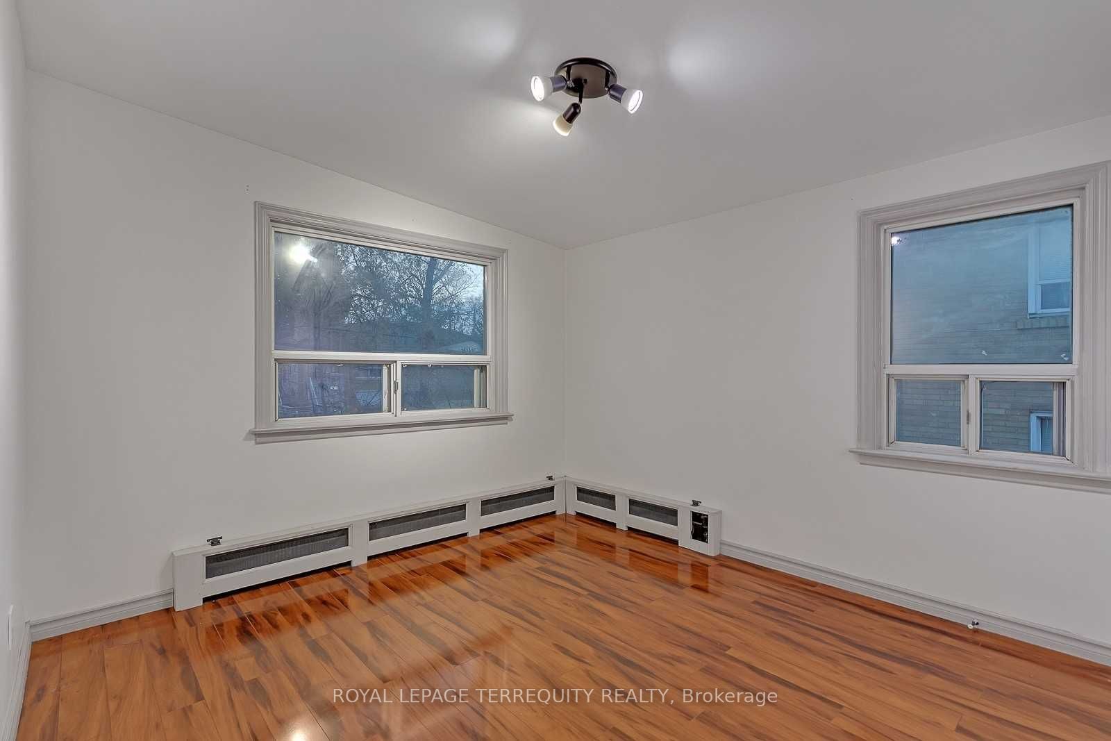 2977 Lawrence Avenue E Lower 2l Property Photo 16