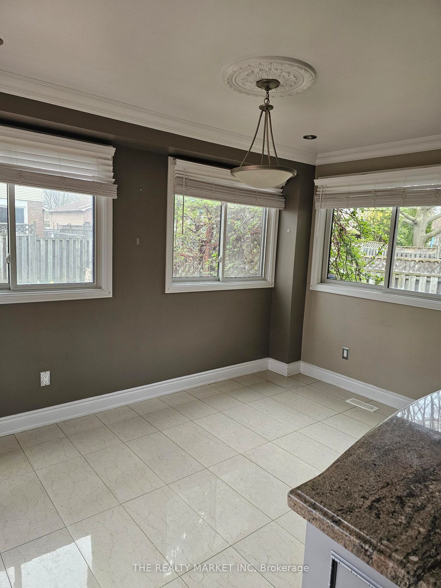 E12639760 Property Photo 9