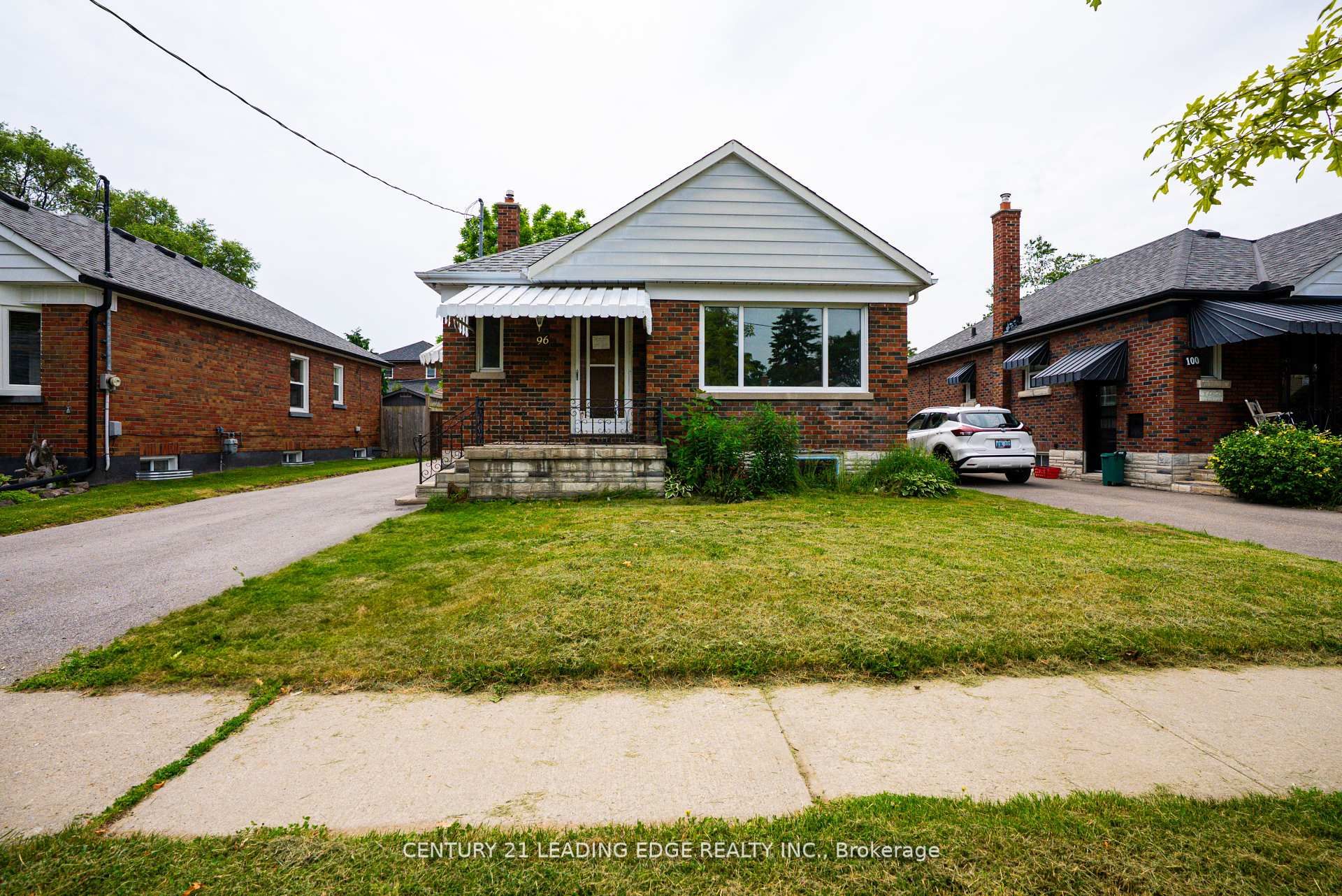 96 Oakes Ave Property Photo 1