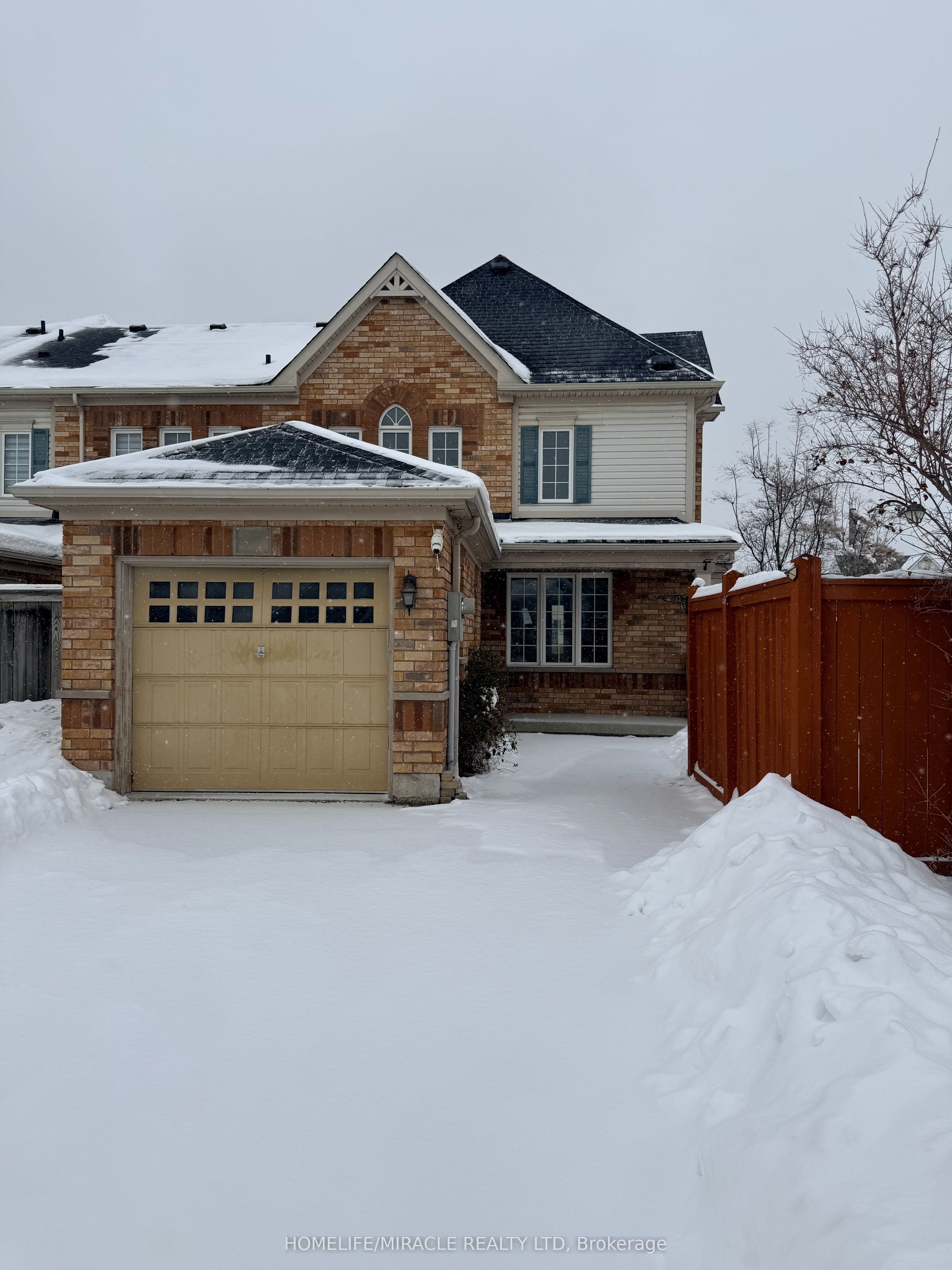 2 Howlett Cres Property Photo 1