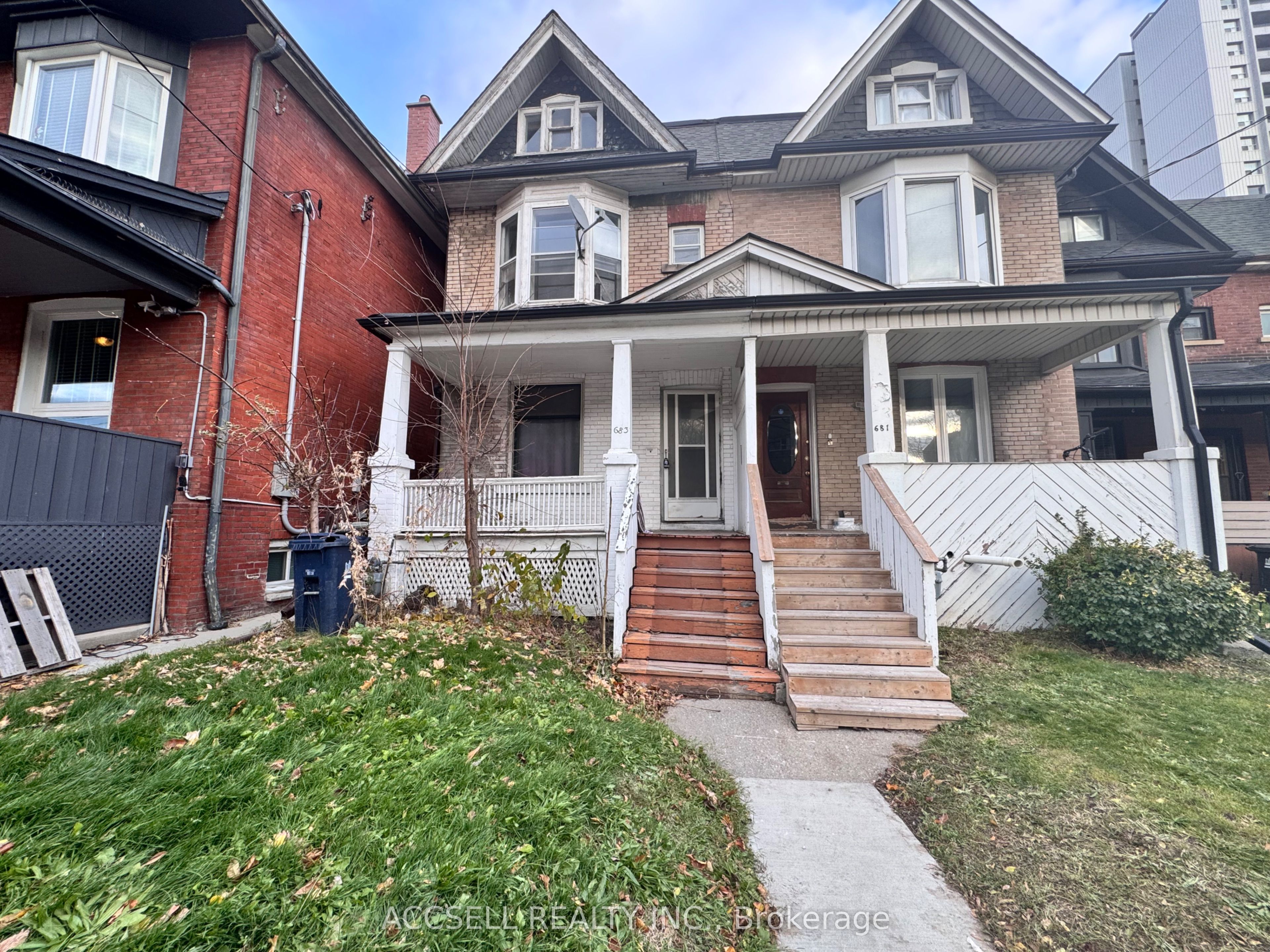 683 Broadview Avenue Property Photo 1