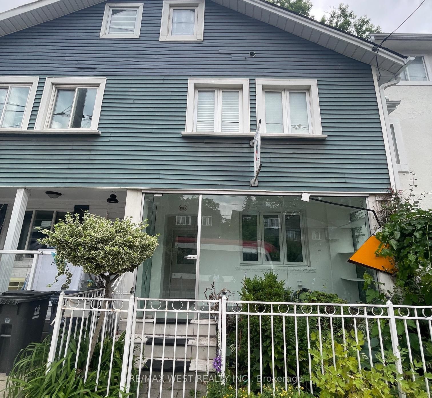 1813 Gerrard Street E Property Photo 1