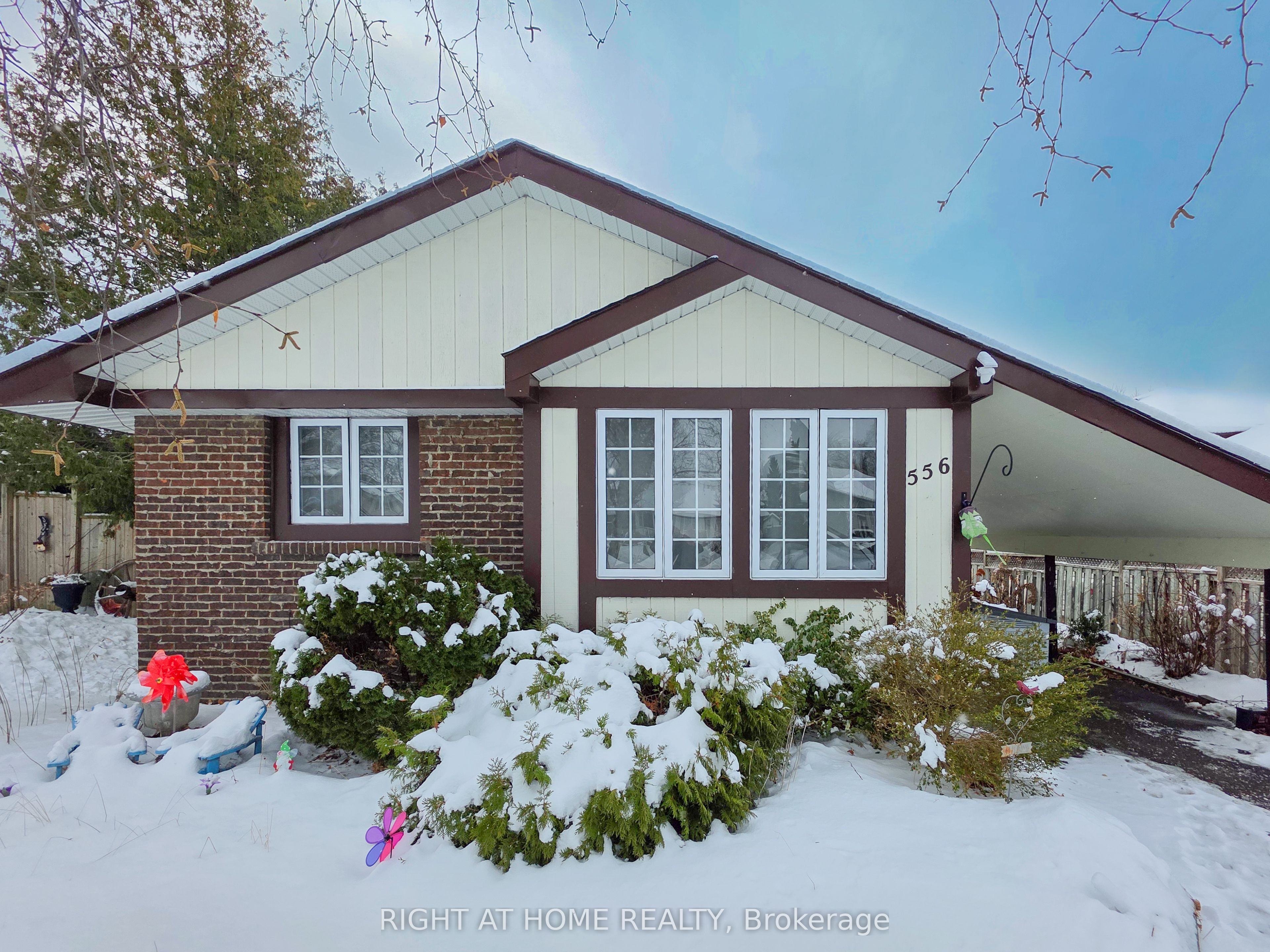 556 Capilano Cres Property Photo 1