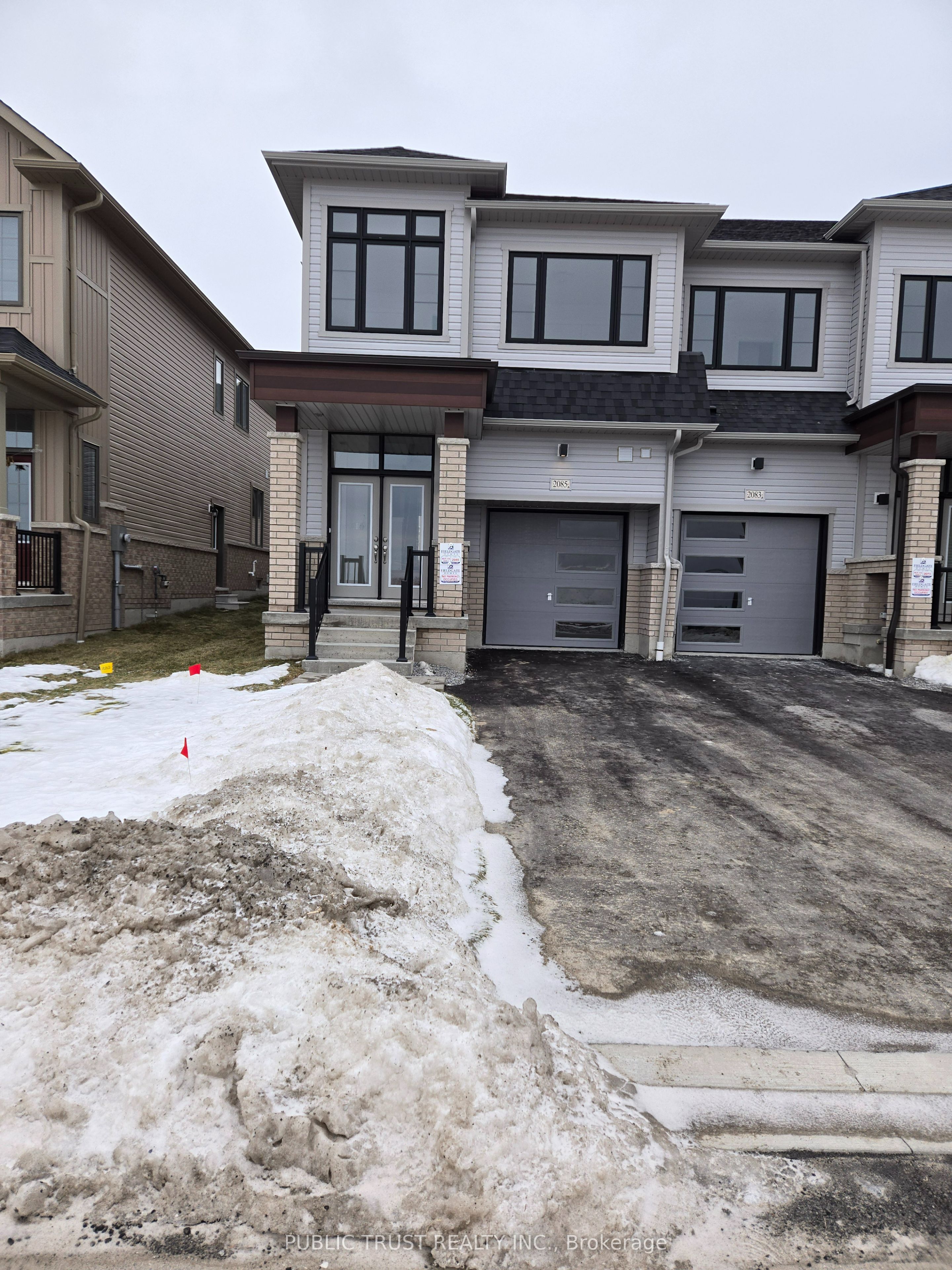 2085 Horace Duncan Cres Property Photo 1