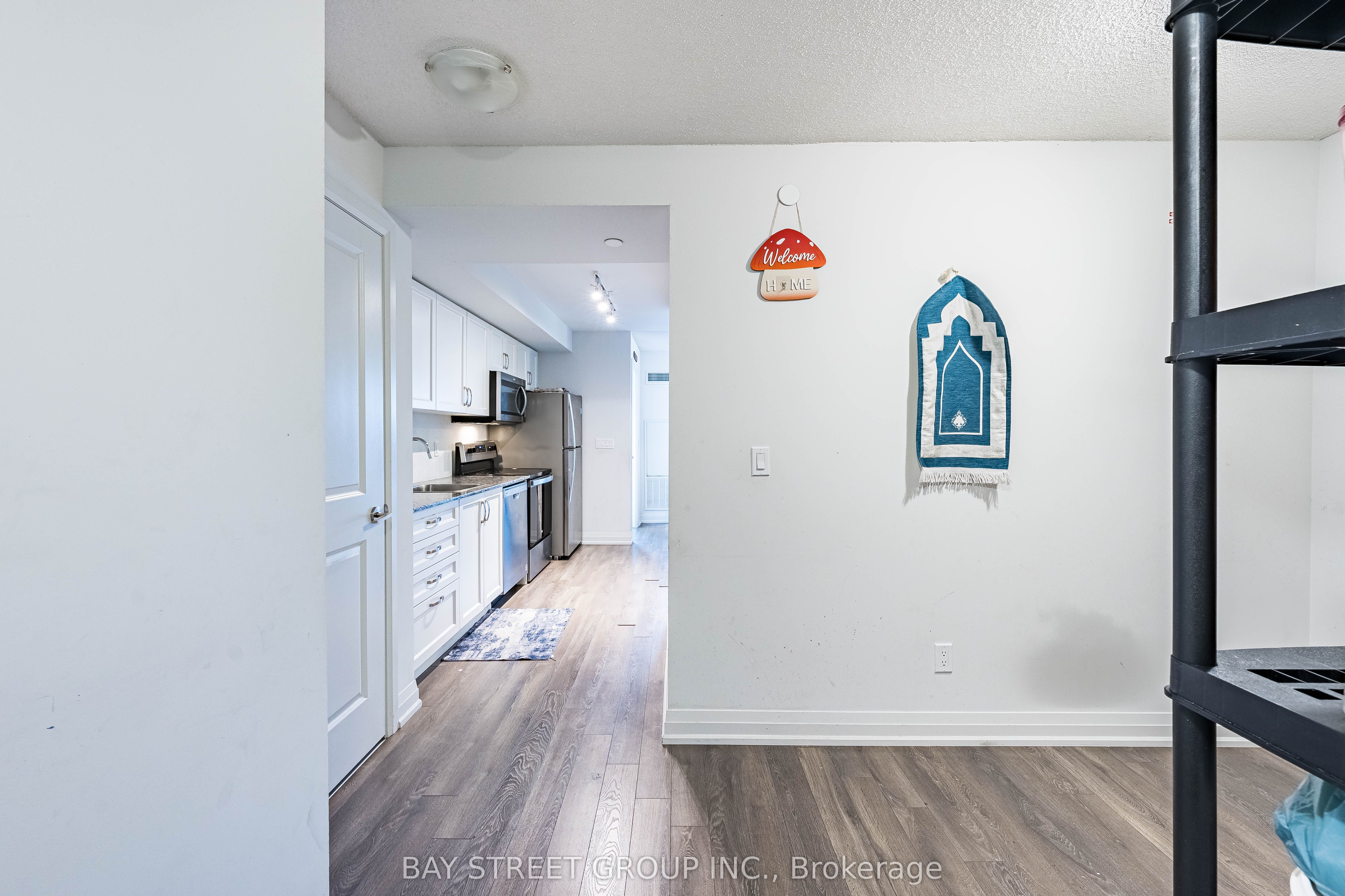20 Meadowglen Place Property Photo 10