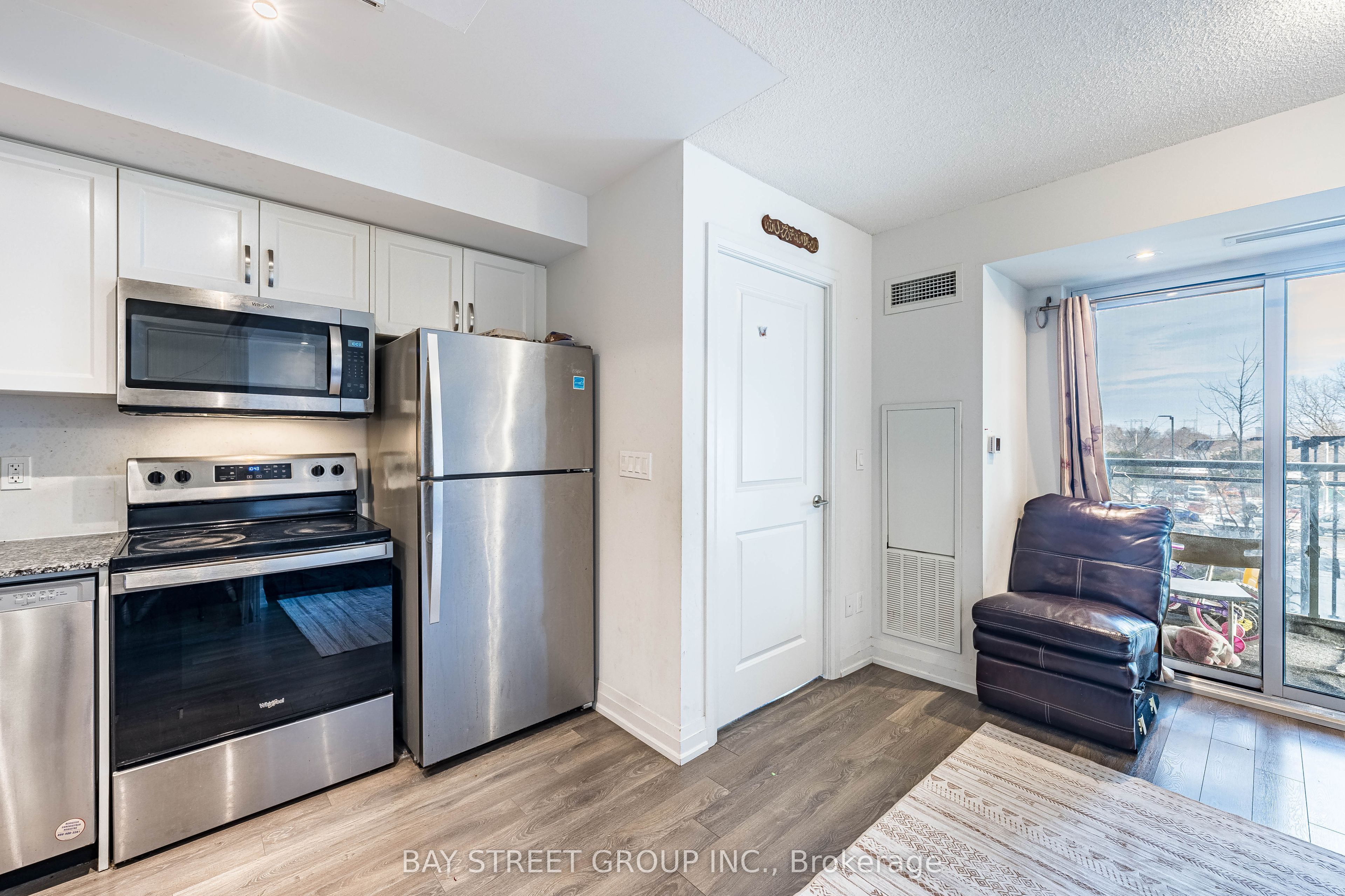 20 Meadowglen Place Property Photo 21