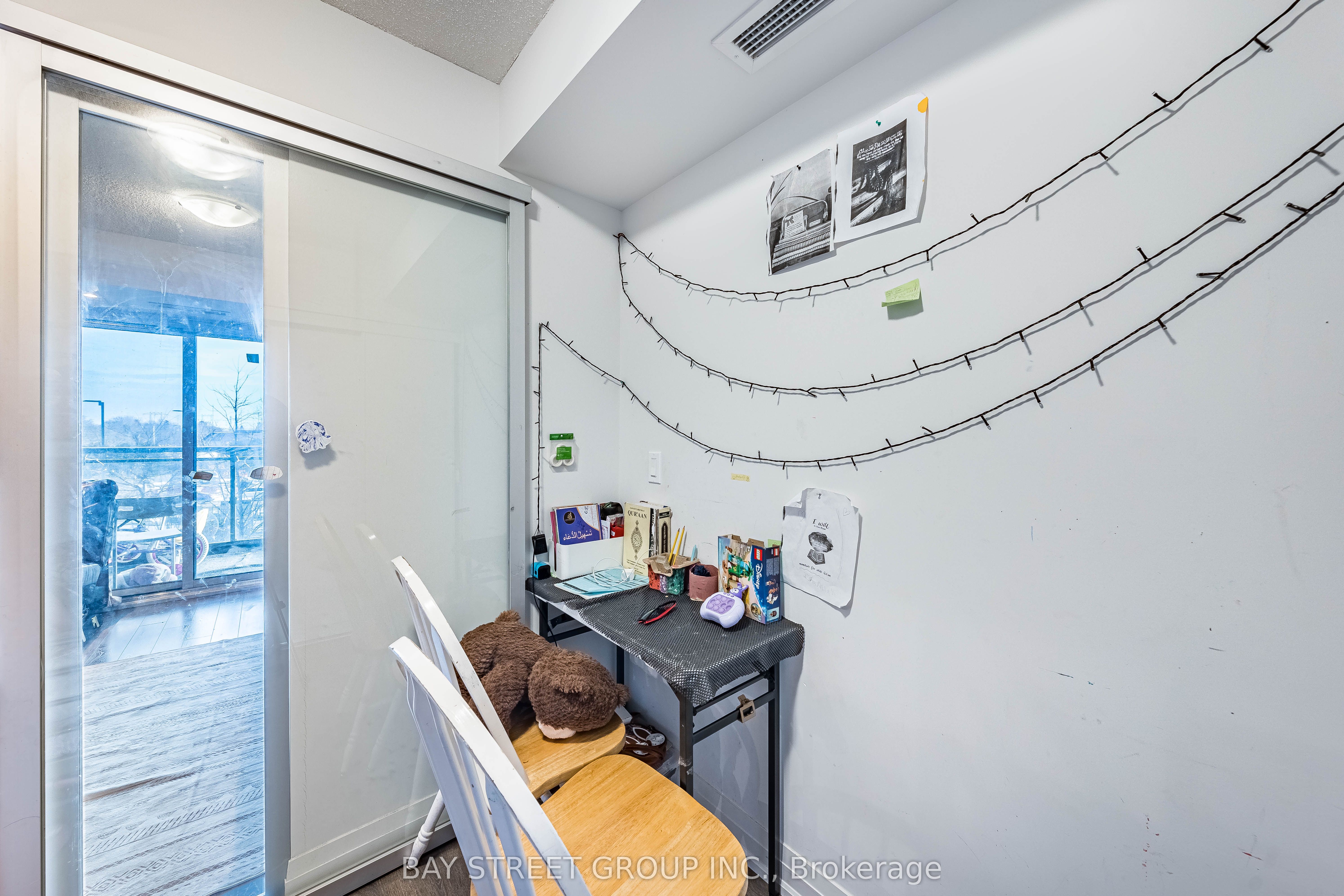 20 Meadowglen Place Property Photo 22