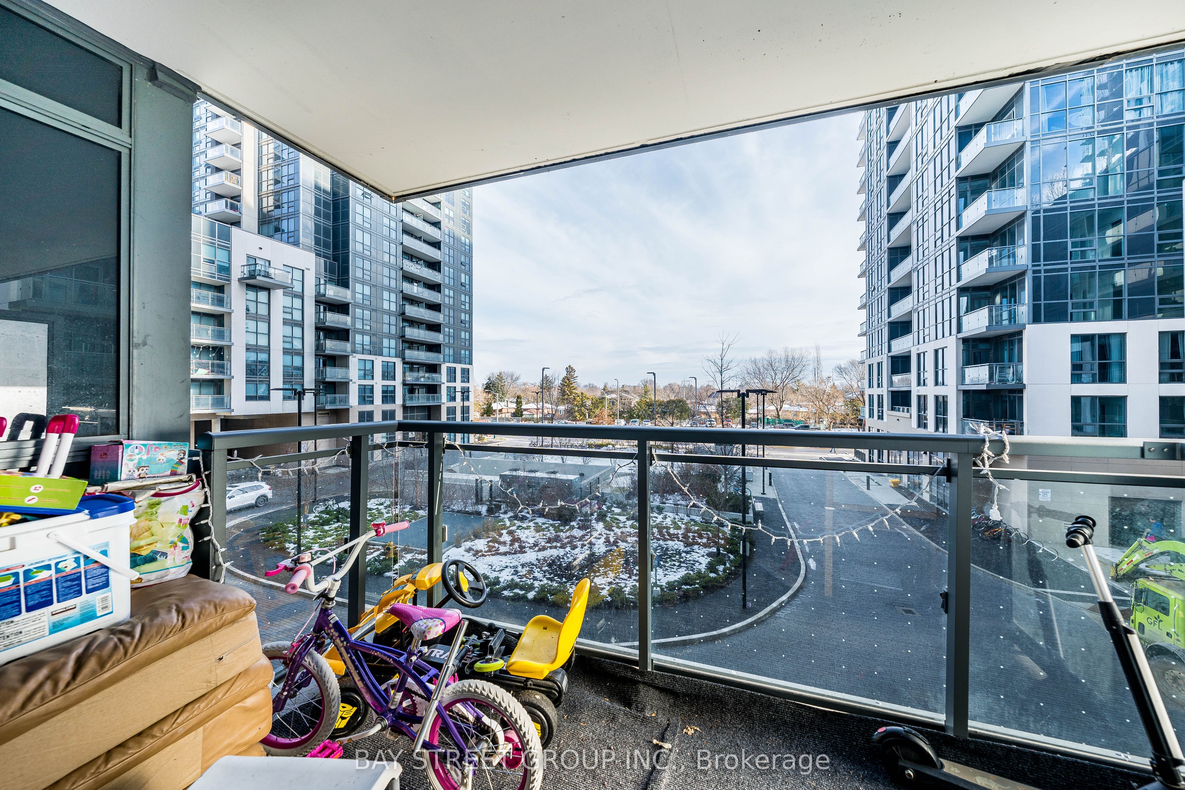 20 Meadowglen Place Property Photo 27