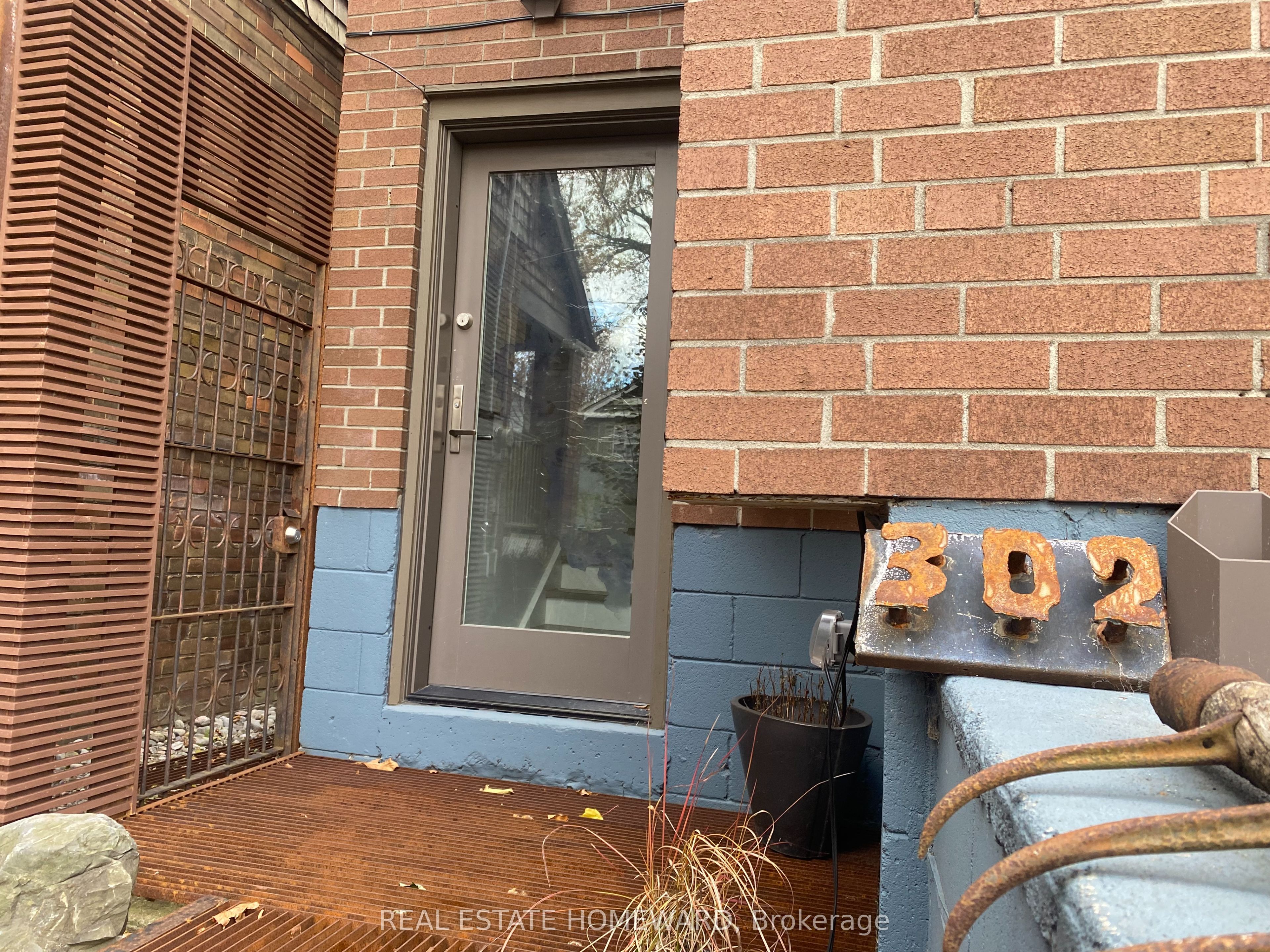 302 Rhodes Avenue Property Photo 1