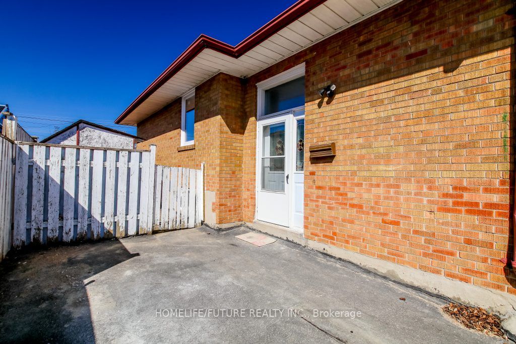 90 Mountland Drive 2br-bsmt Property Photo 1
