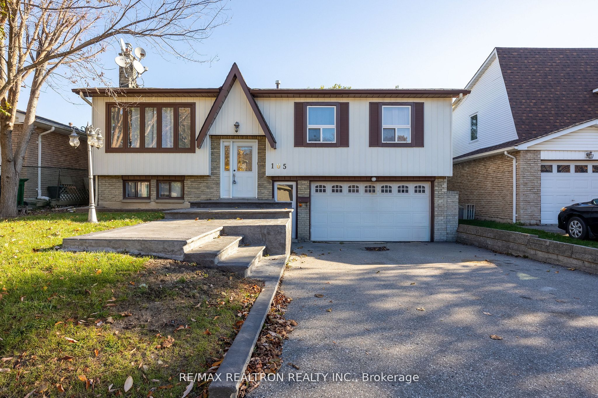 105 White Heather Boulevard Main Property Photo 1