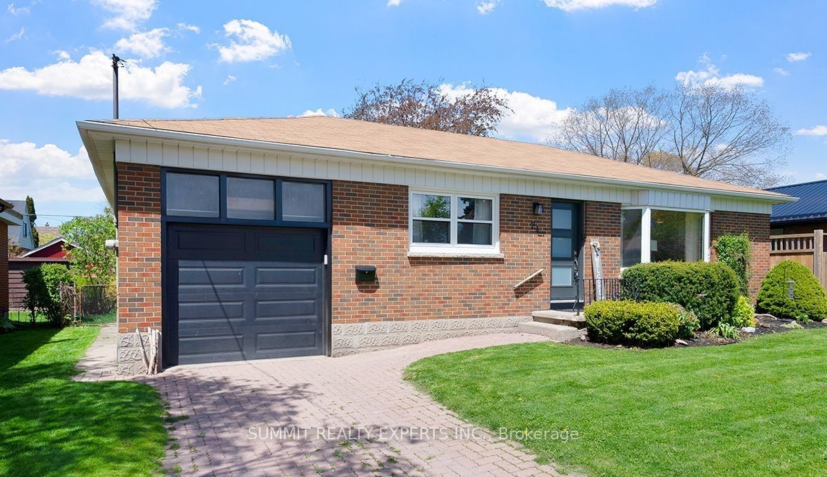 24 Parkway Cres Property Photo 1