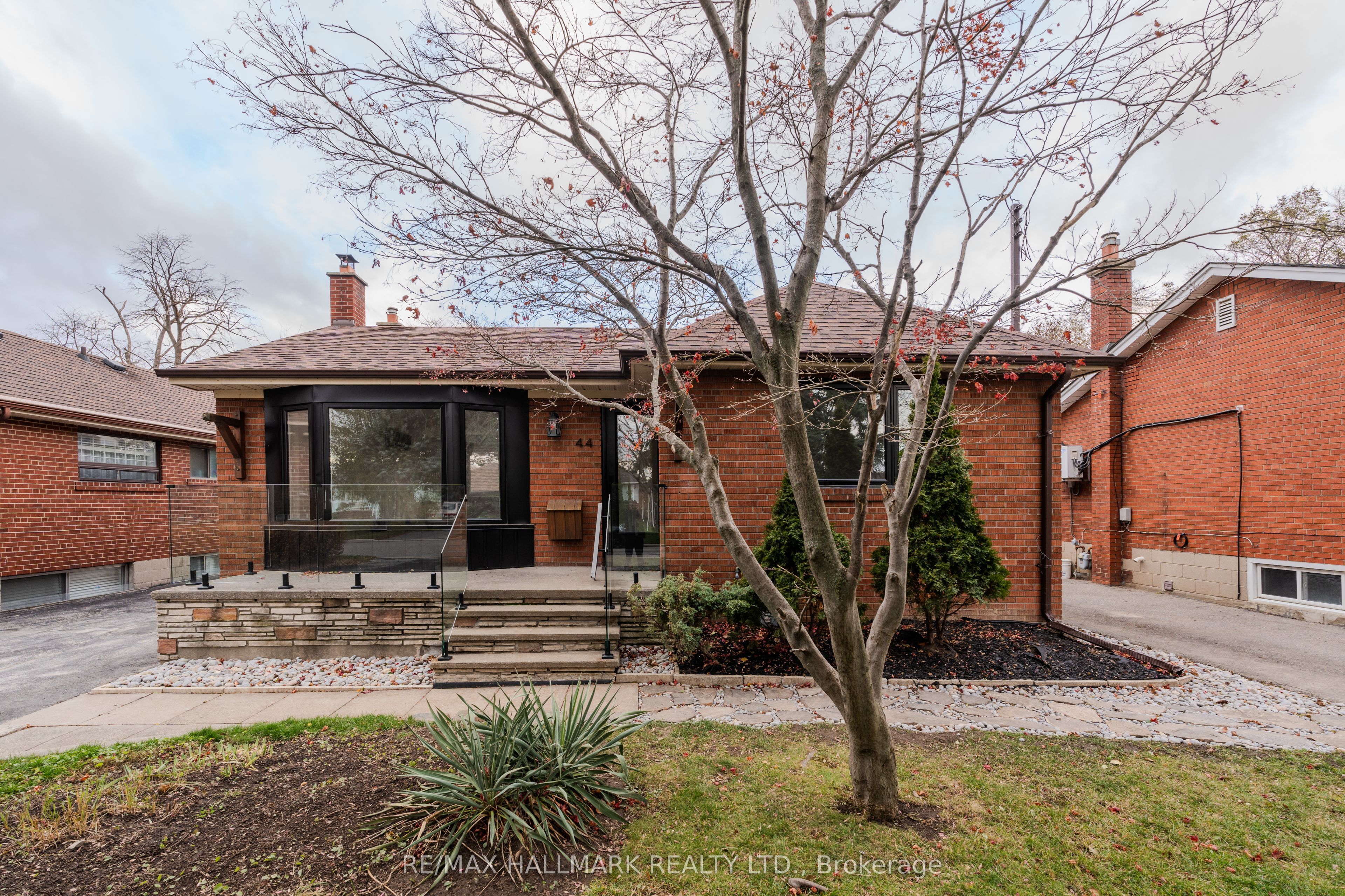 44 Robertsfield Crescent Main Property Photo 1