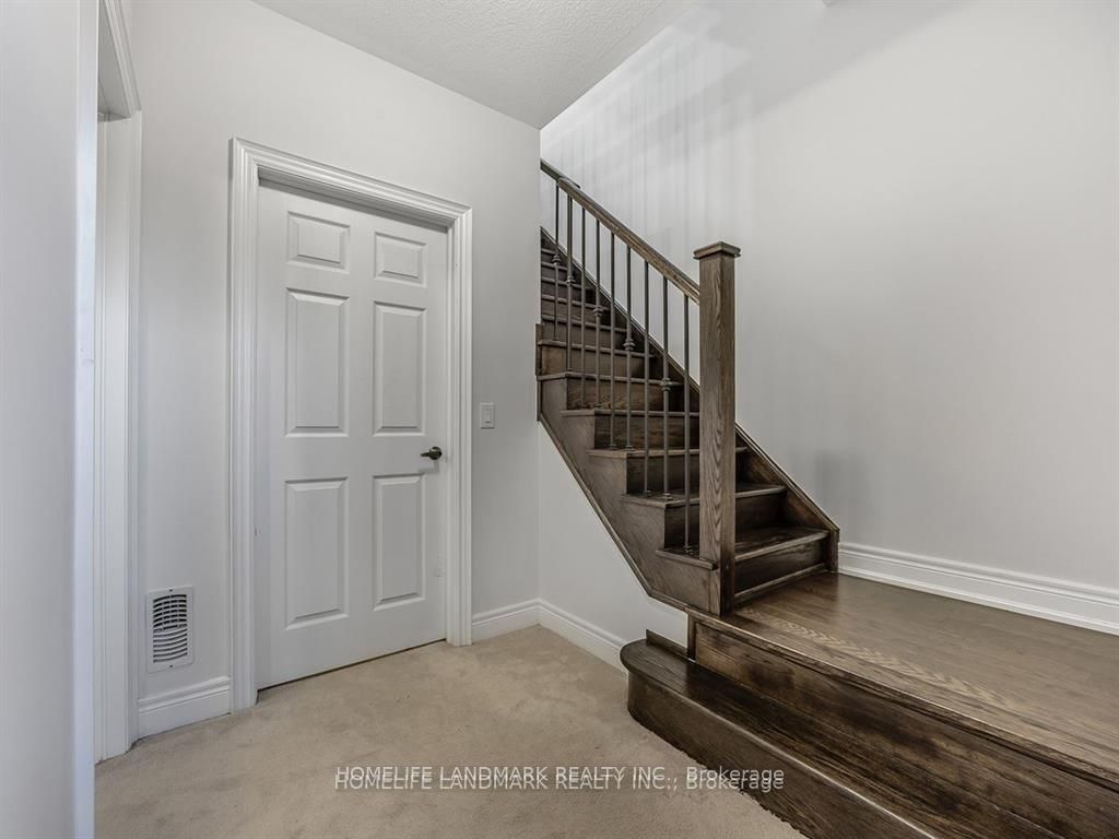 100 Christine Elliot Avenue Property Photo 18