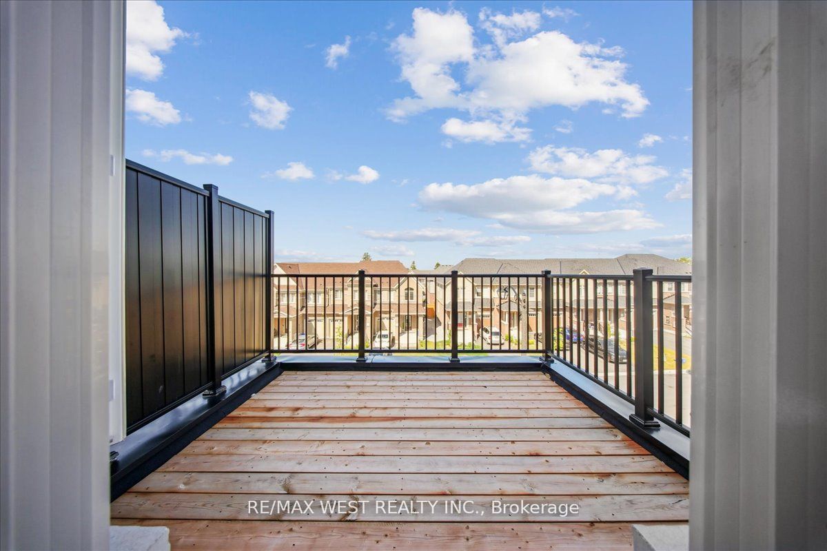 115 Air Dancer Crescent Property Photo 8
