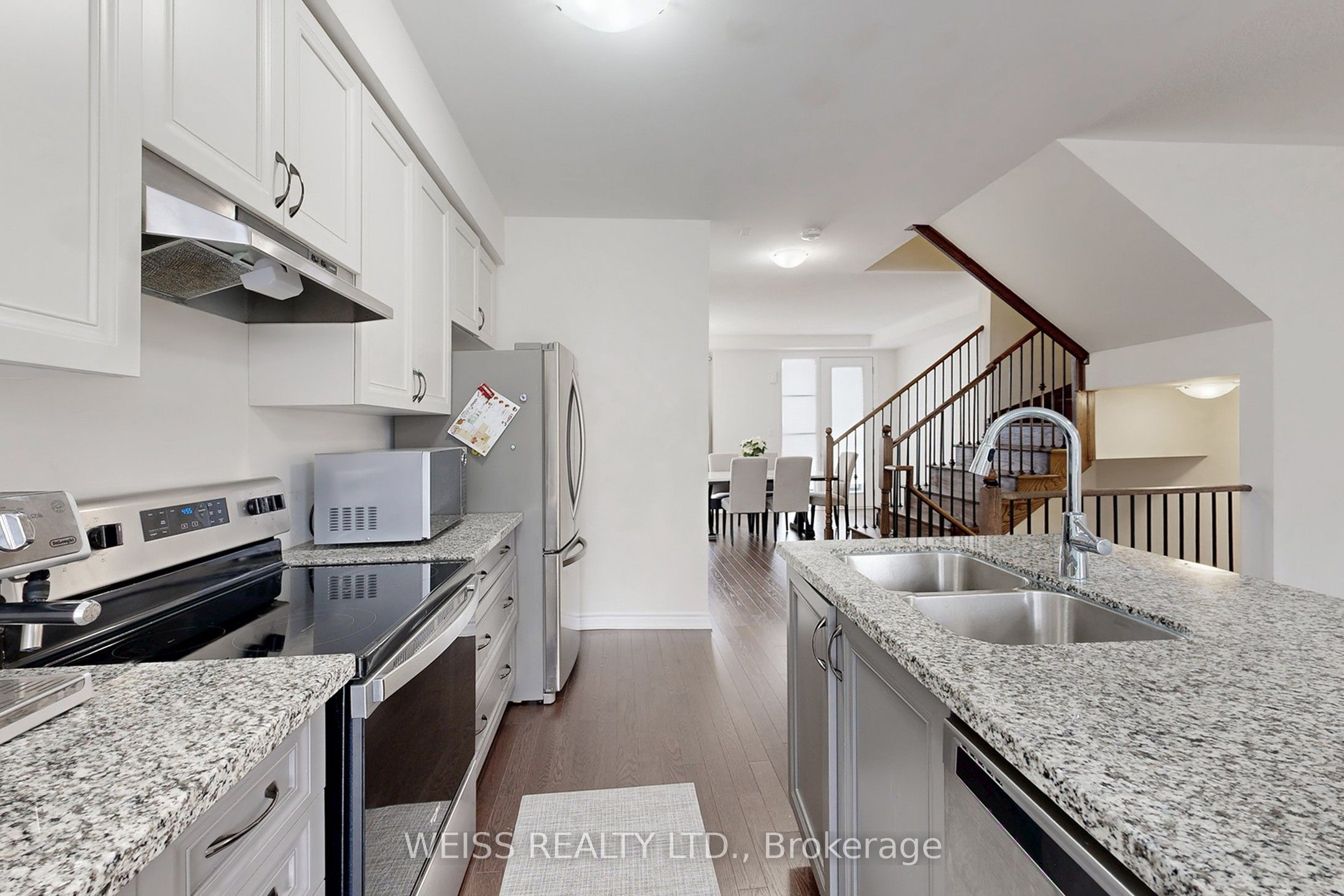 6729 Thickson Road N Property Photo 10
