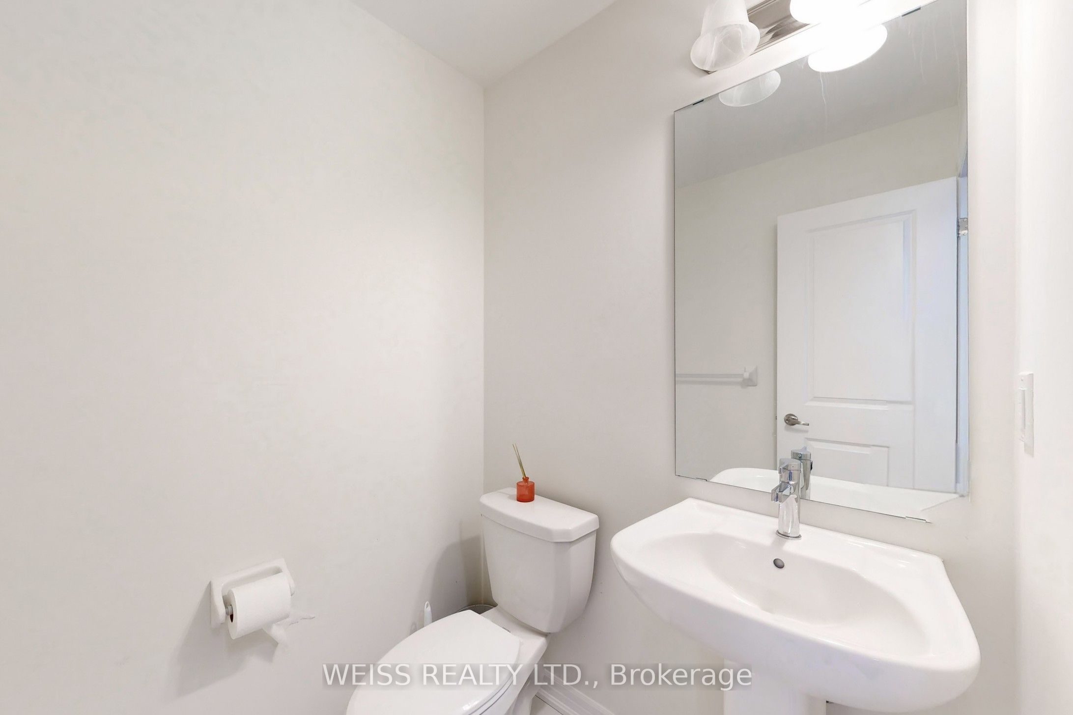 6729 Thickson Road N Property Photo 15