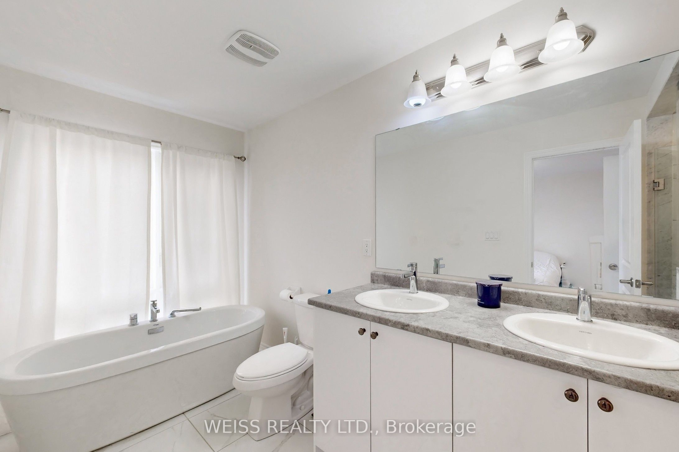 6729 Thickson Road N Property Photo 23