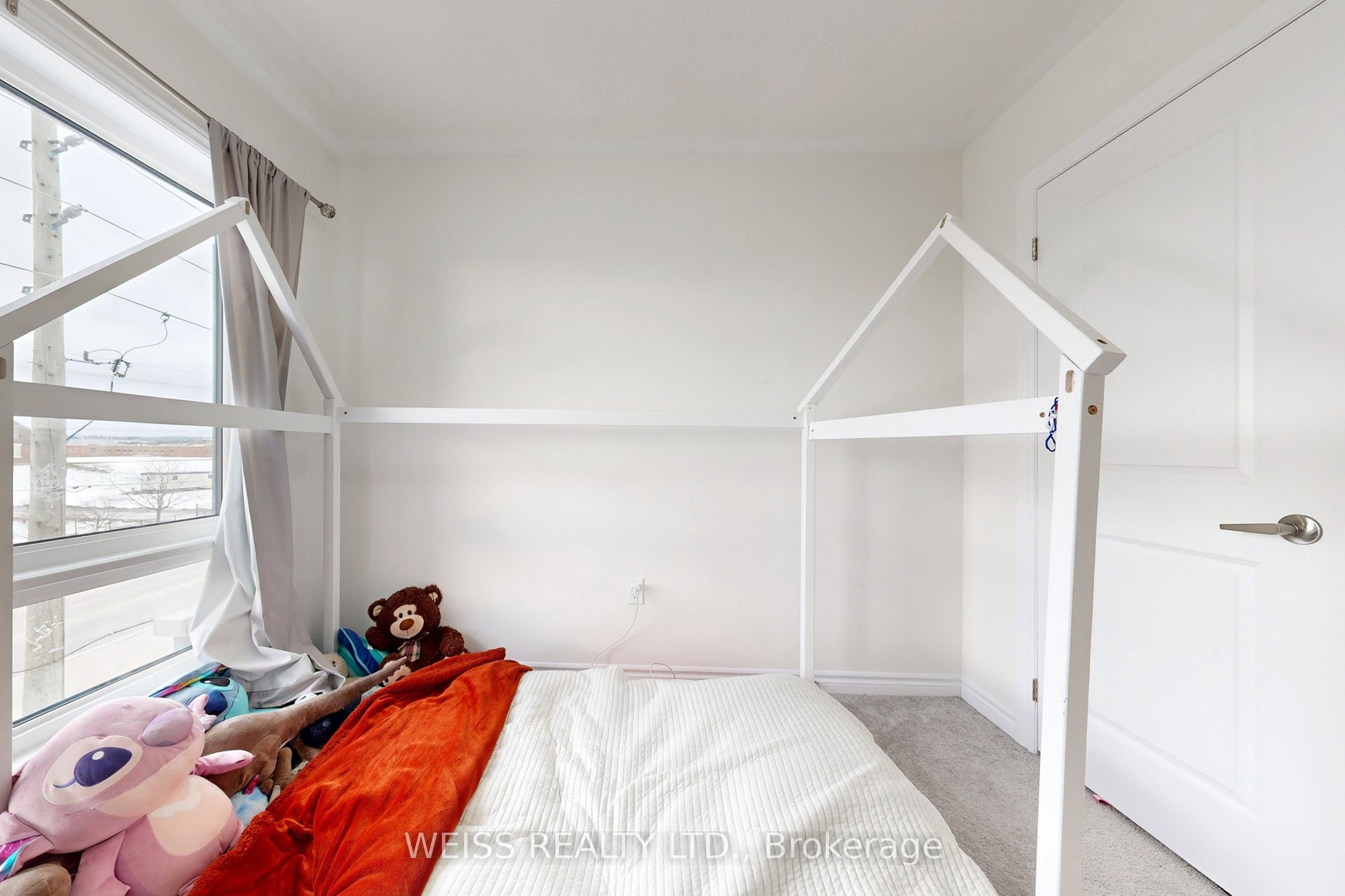6729 Thickson Road N Property Photo 31