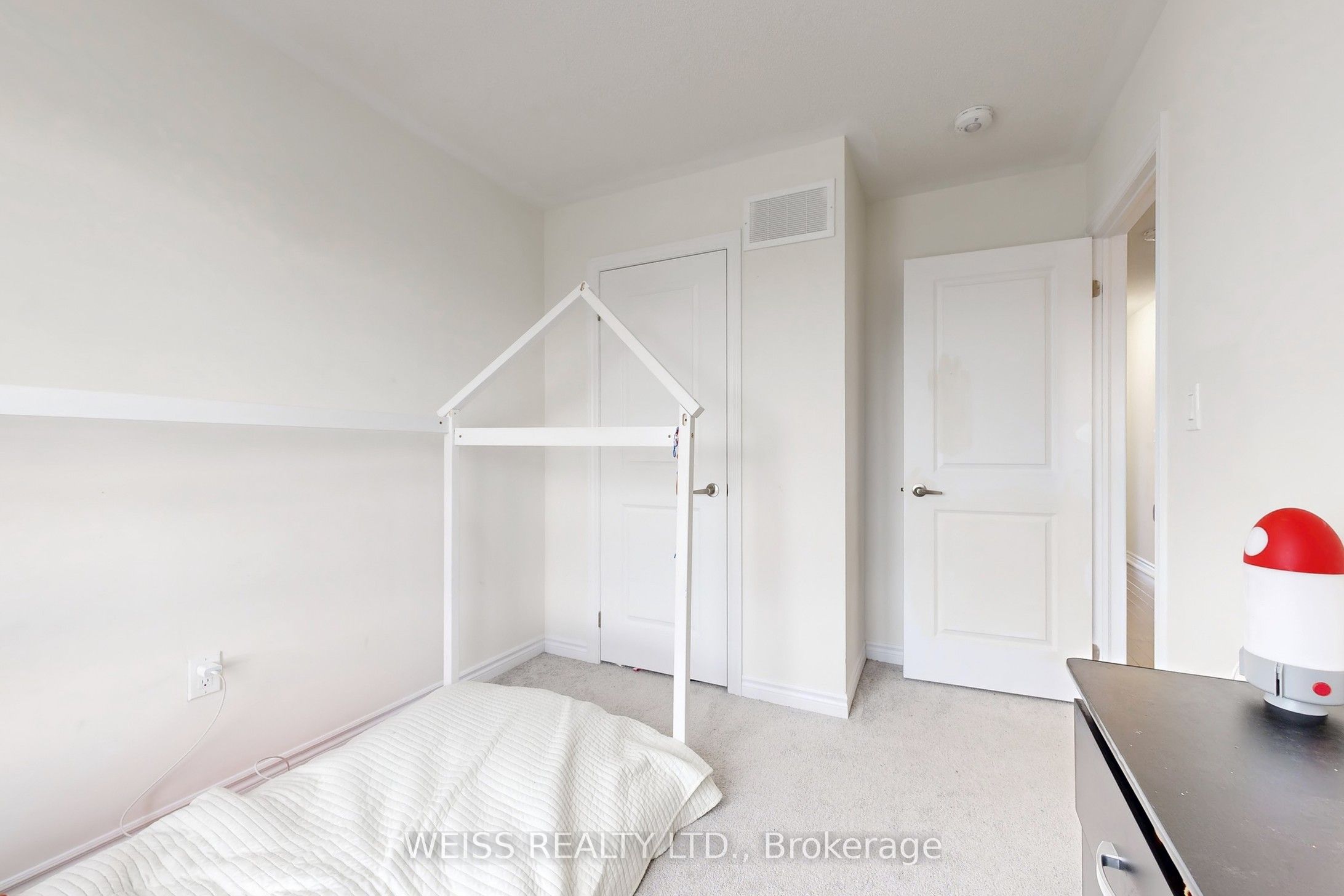 6729 Thickson Road N Property Photo 32