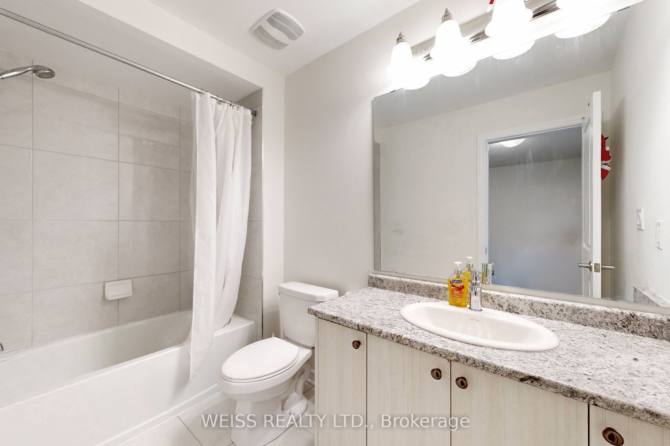 6729 Thickson Road N Property Photo 34