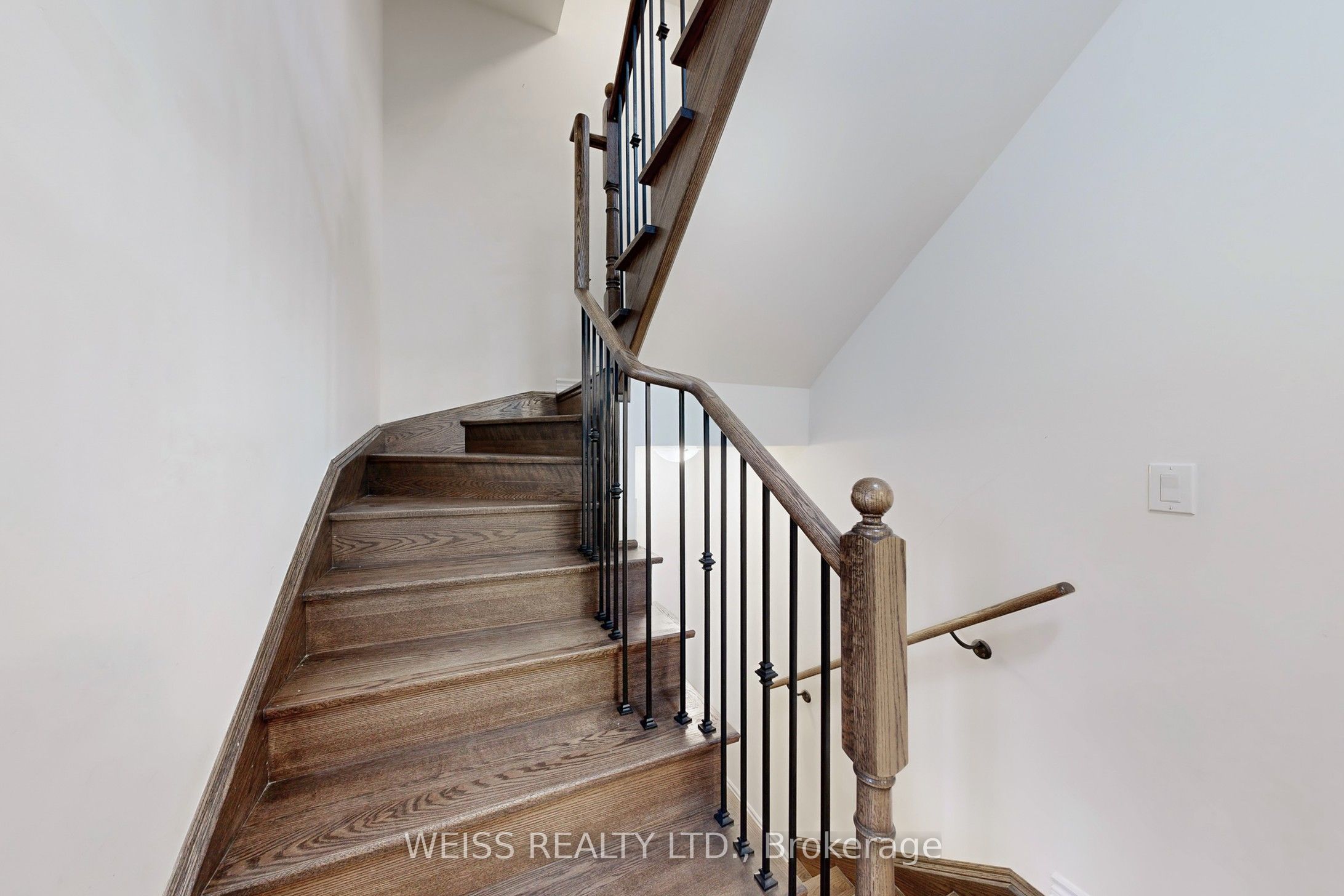 6729 Thickson Road N Property Photo 35