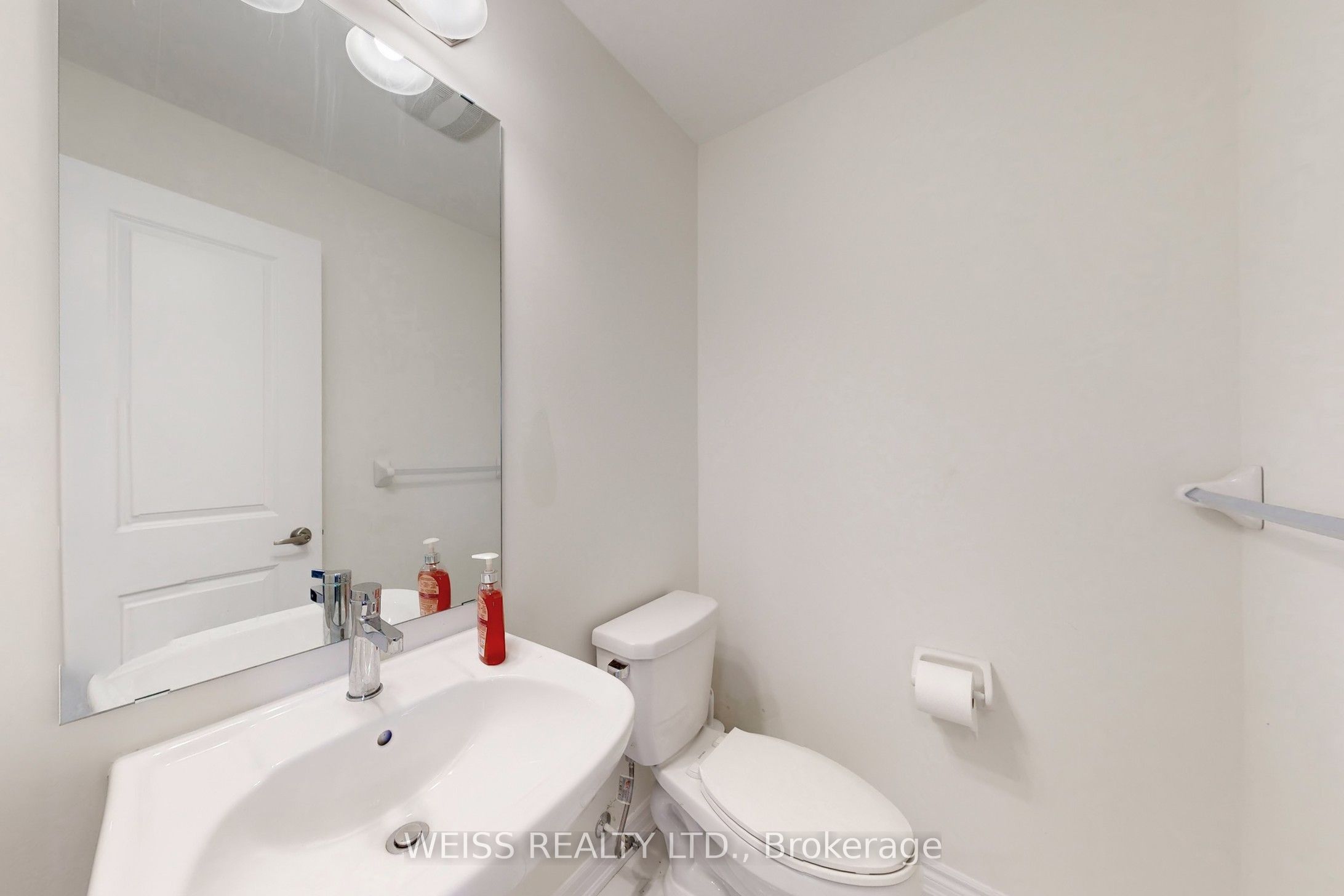 6729 Thickson Road N Property Photo 40