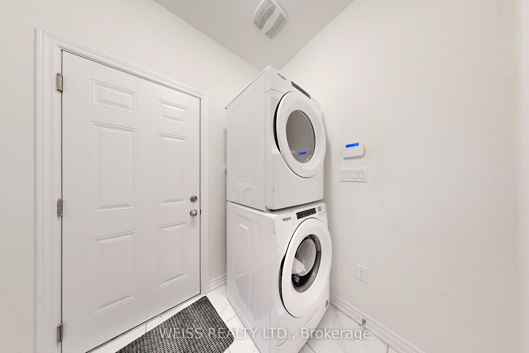 6729 Thickson Road N Property Photo 41