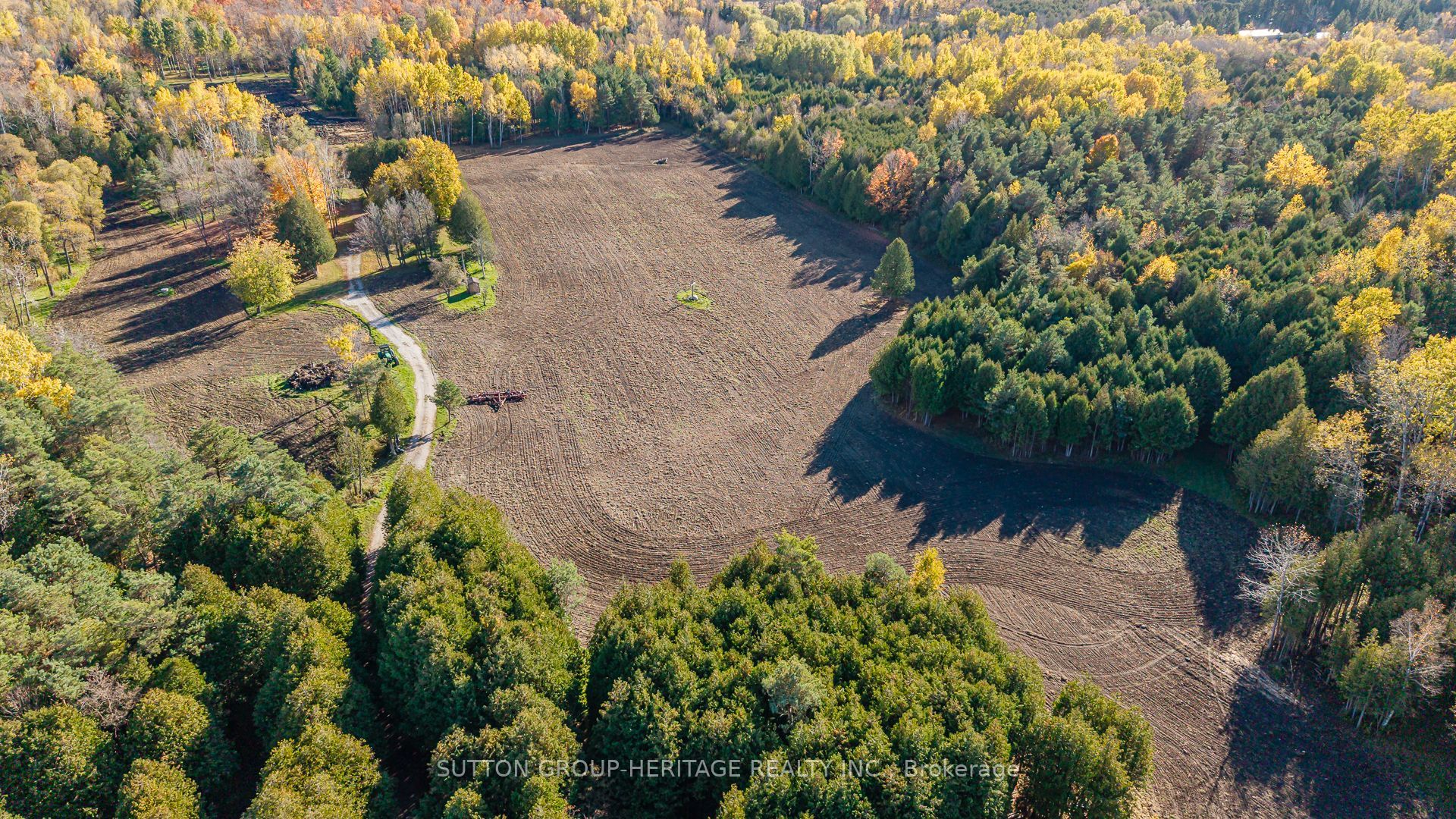 2490 Green Road Property Photo 4