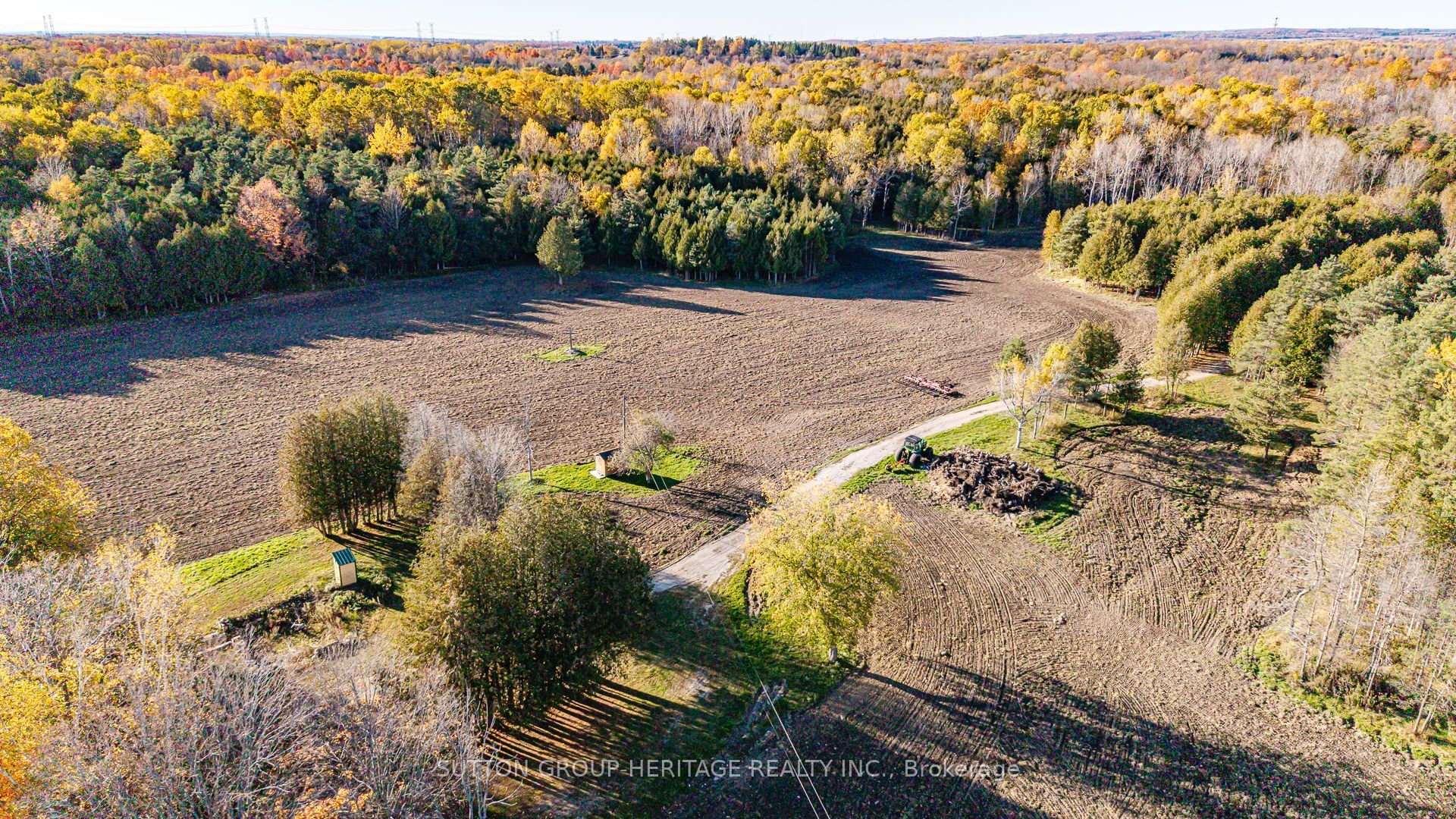 2490 Green Road Property Photo 11
