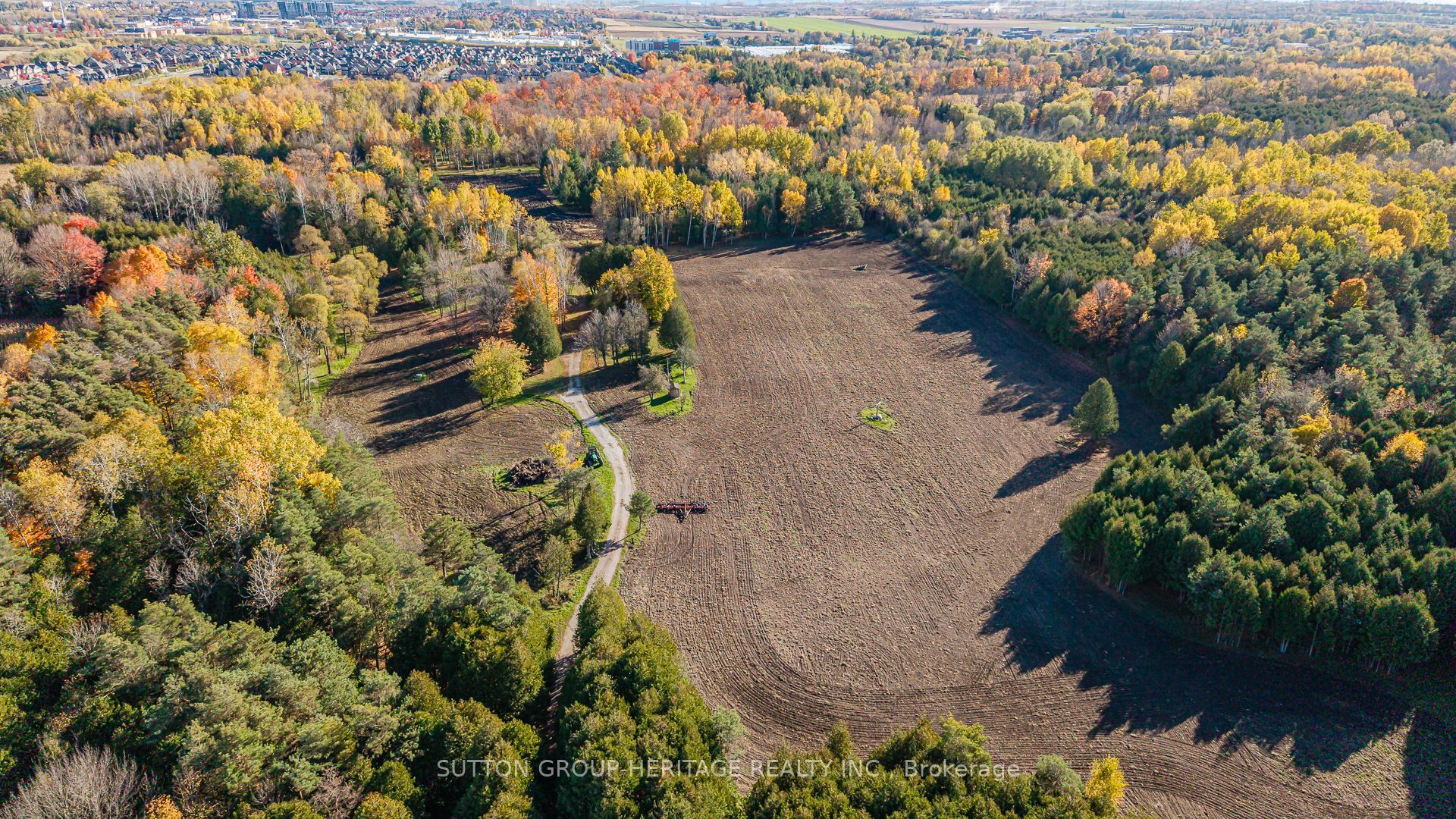 2490 Green Road Property Photo 15
