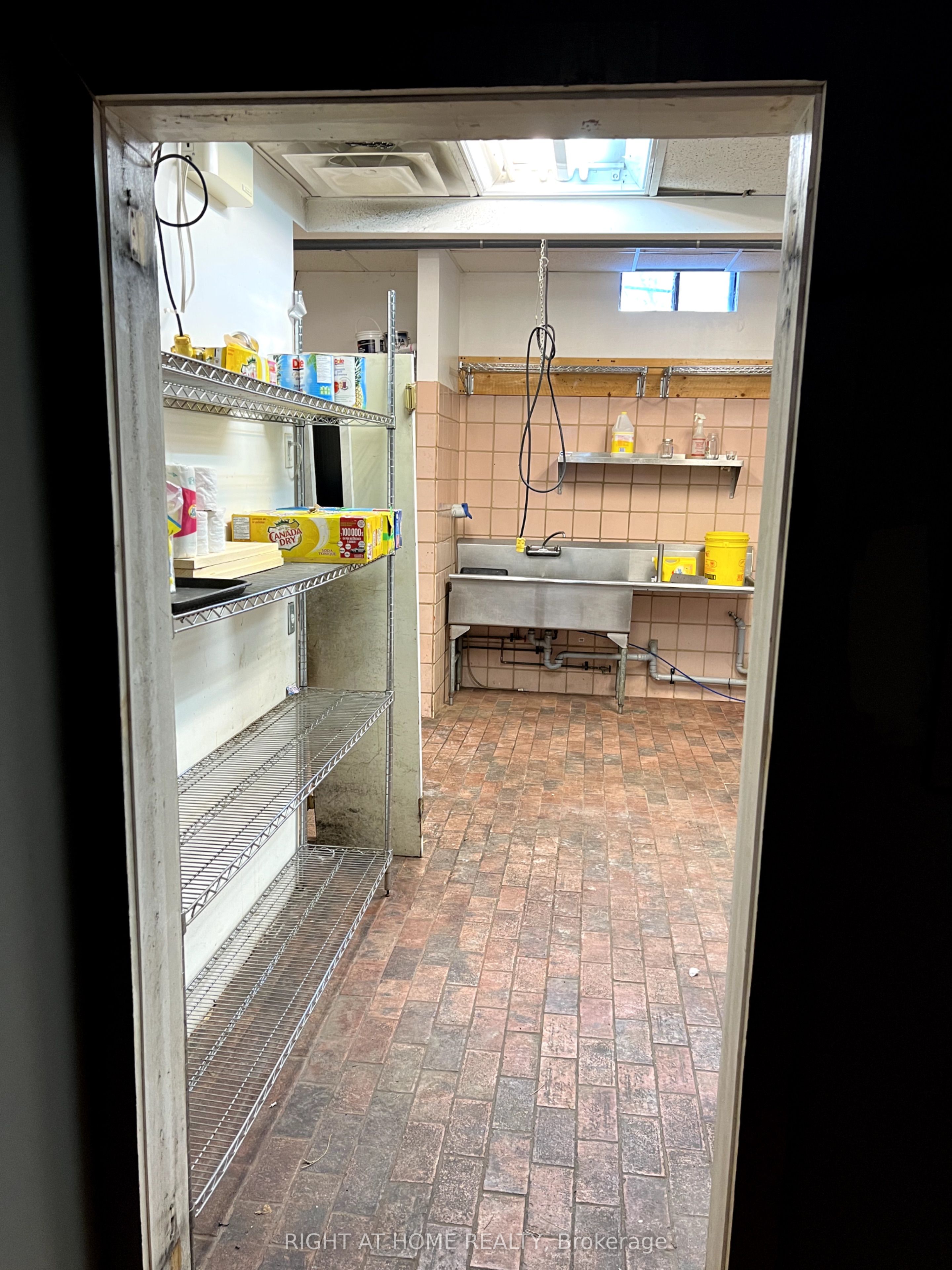753 Queen Street E Property Photo 8