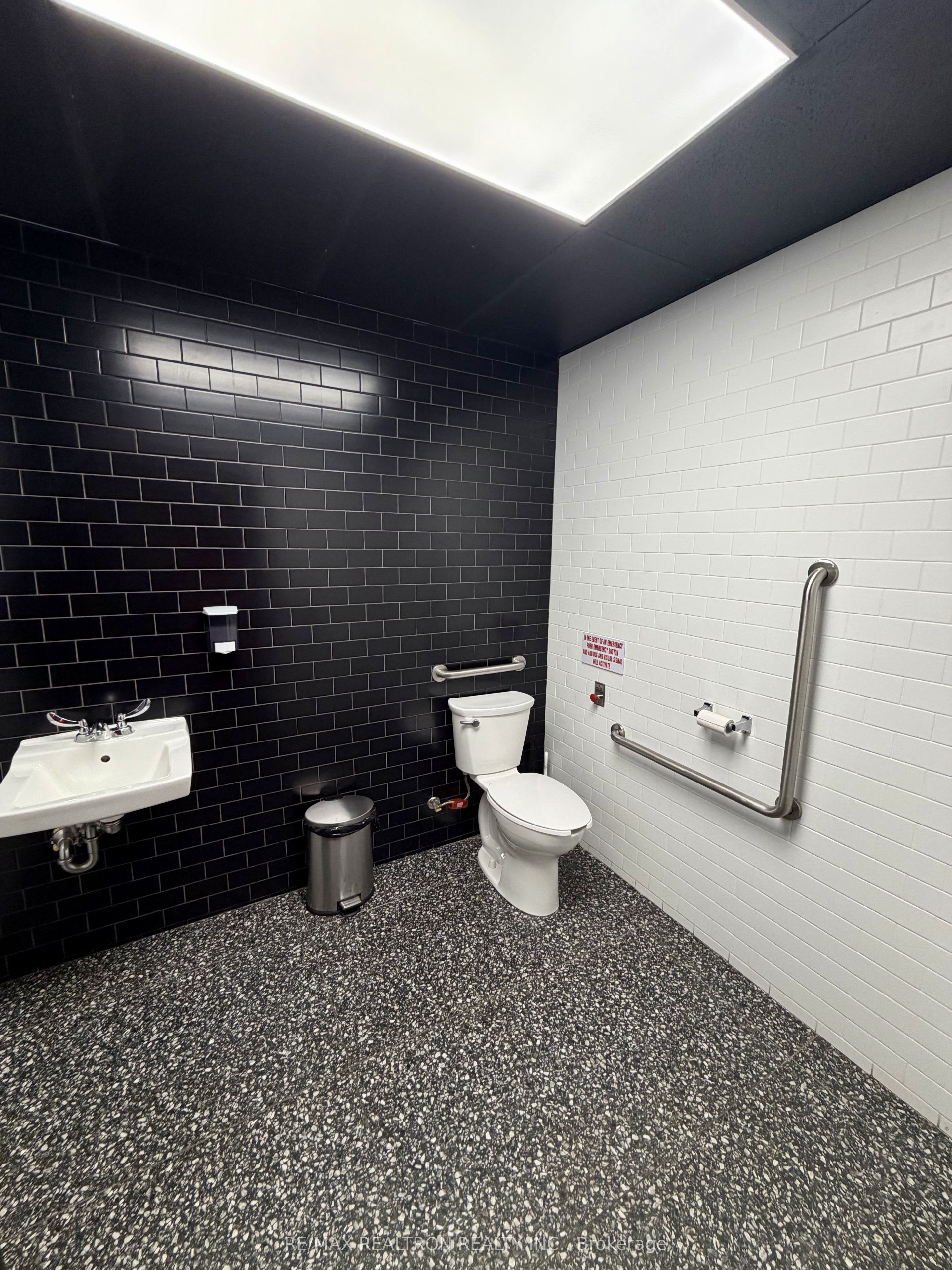 1162 Queen Street E Property Photo 23