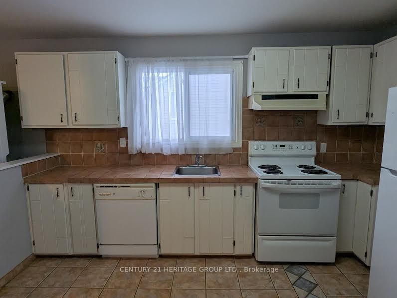 712 Victory Drive Main Property Photo 2