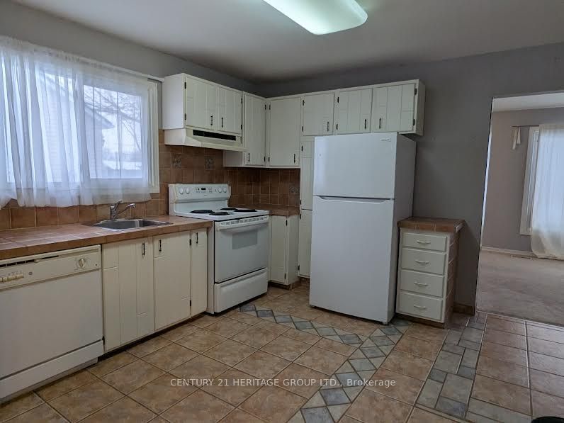 712 Victory Drive Main Property Photo 3