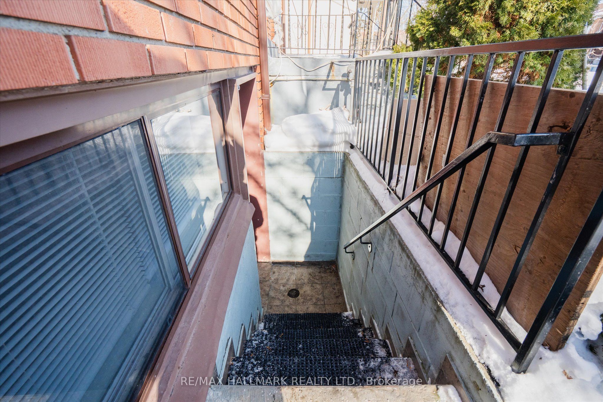 224 Pickering Street Lower 1 Property Photo 3