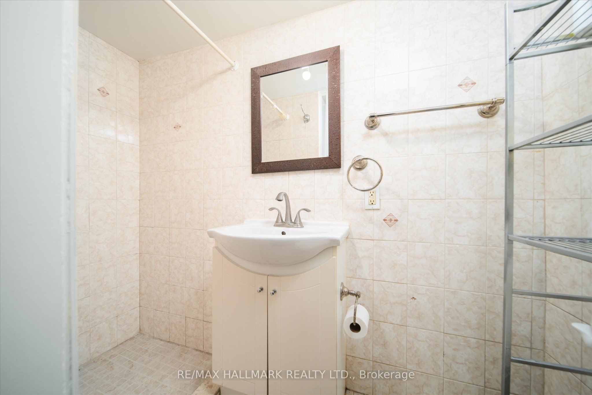 224 Pickering Street Lower 1 Property Photo 8