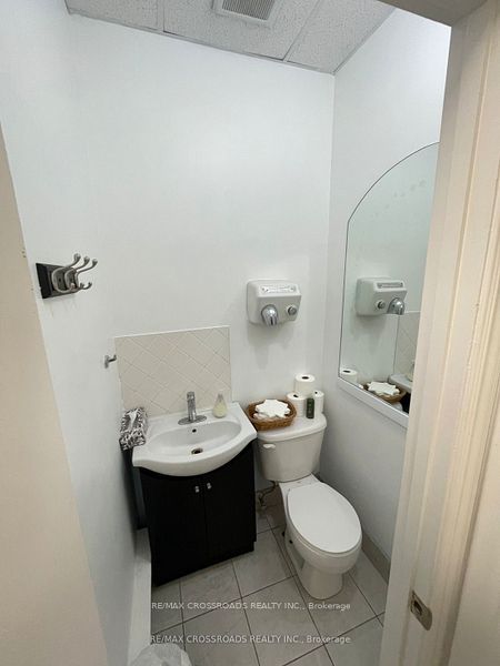 1716 Queen St Street E Property Photo 5