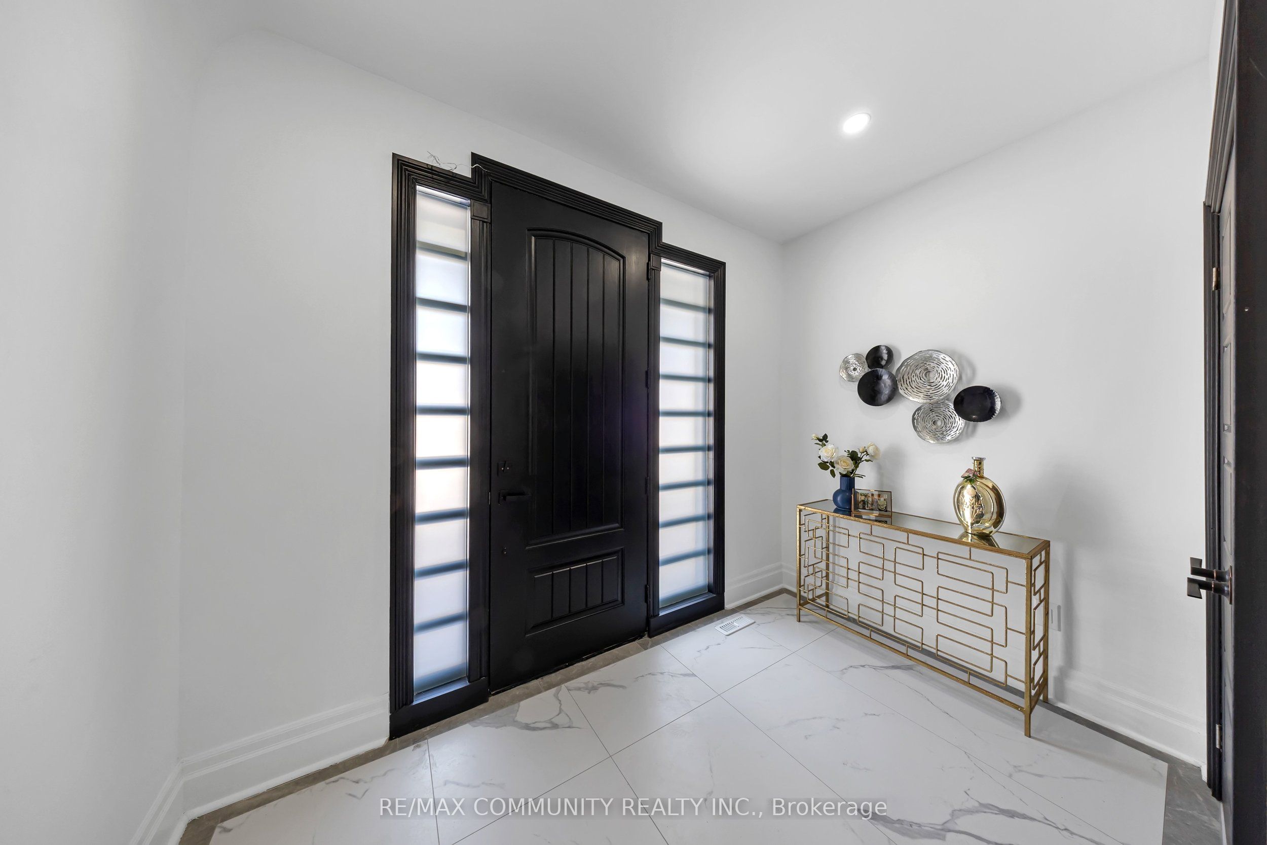645 Fraser Avenue Property Photo 6