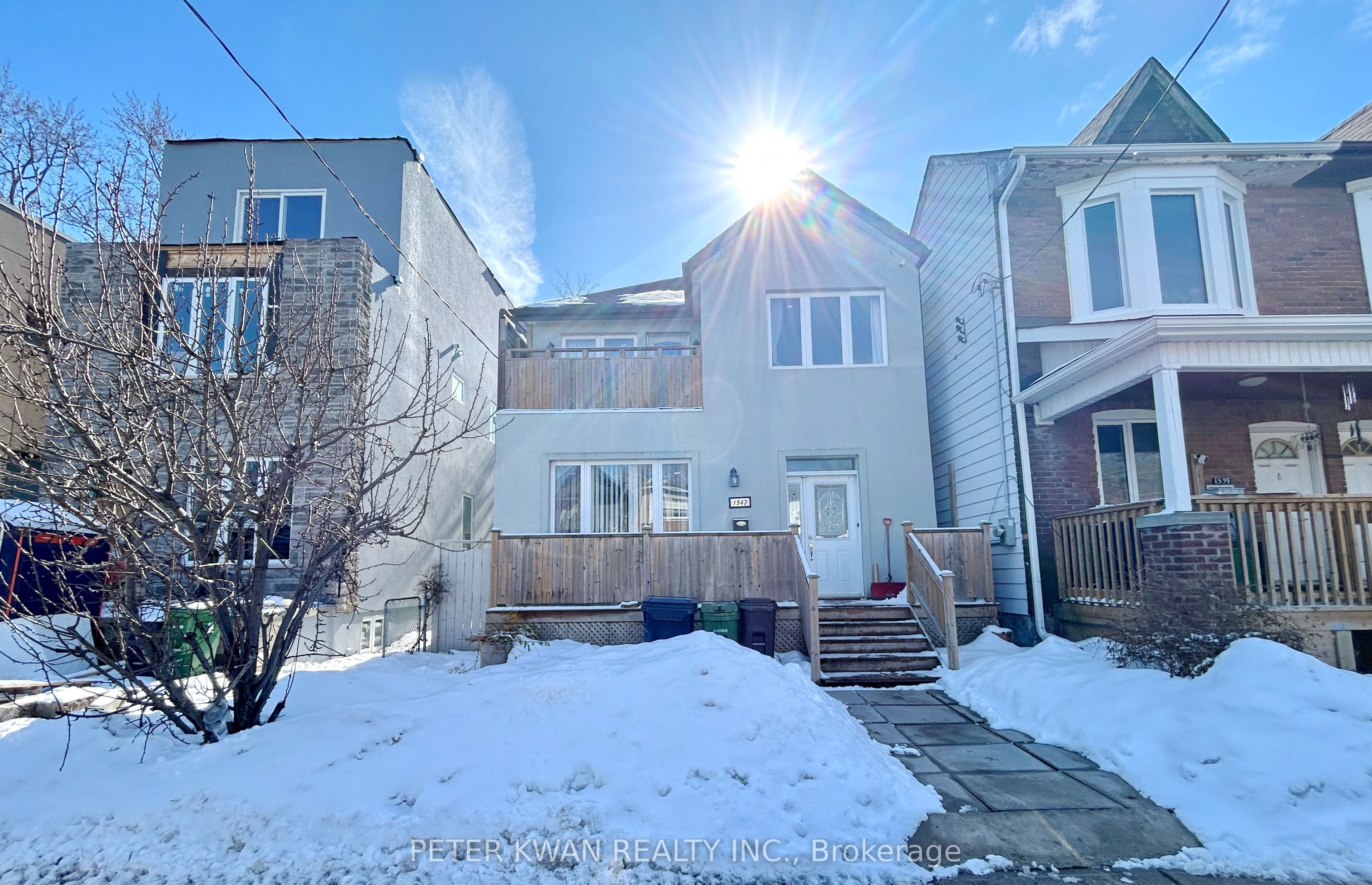 1543 Dundas Street E