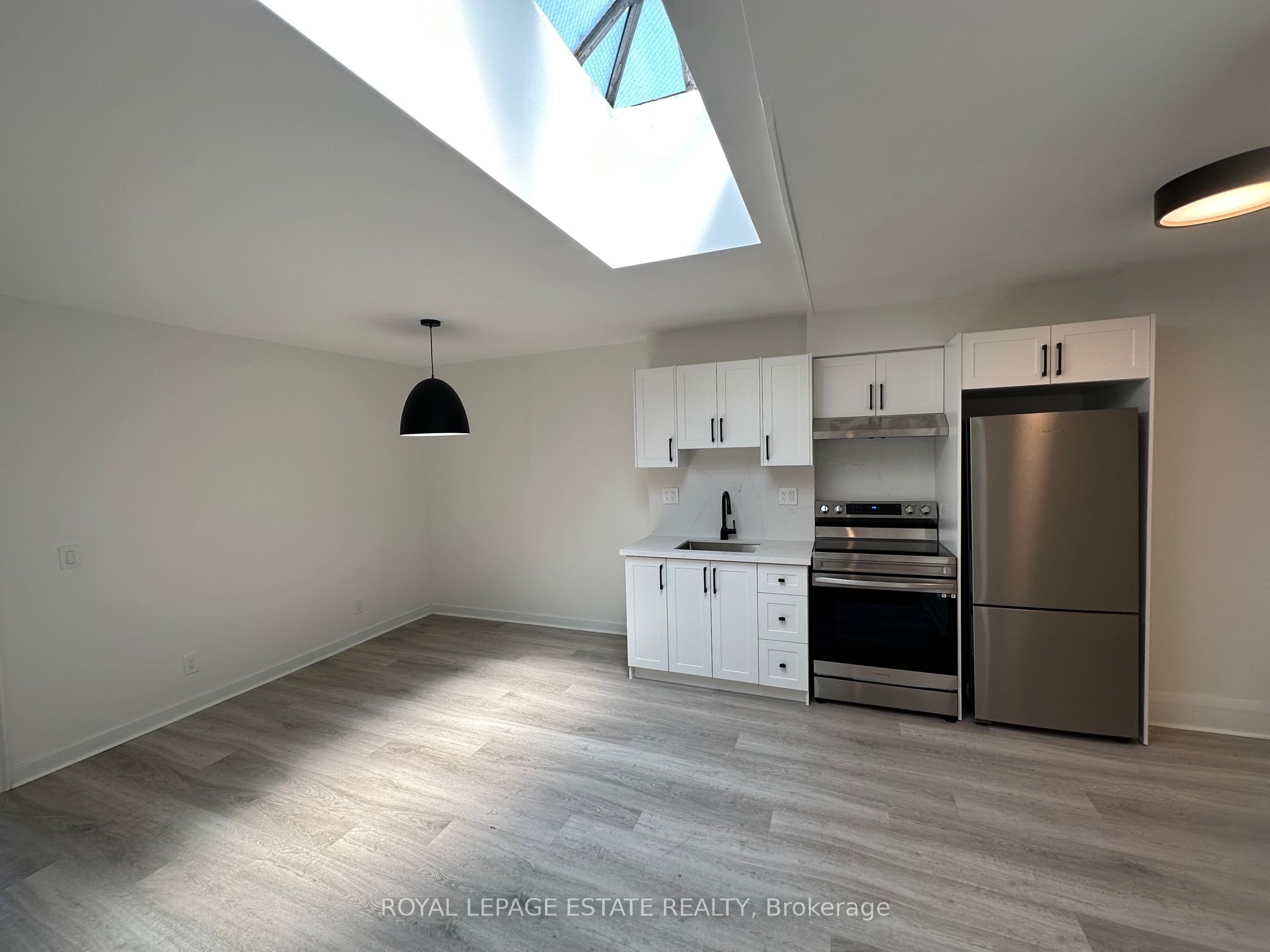 1007 Kingston Road Property Photo 20