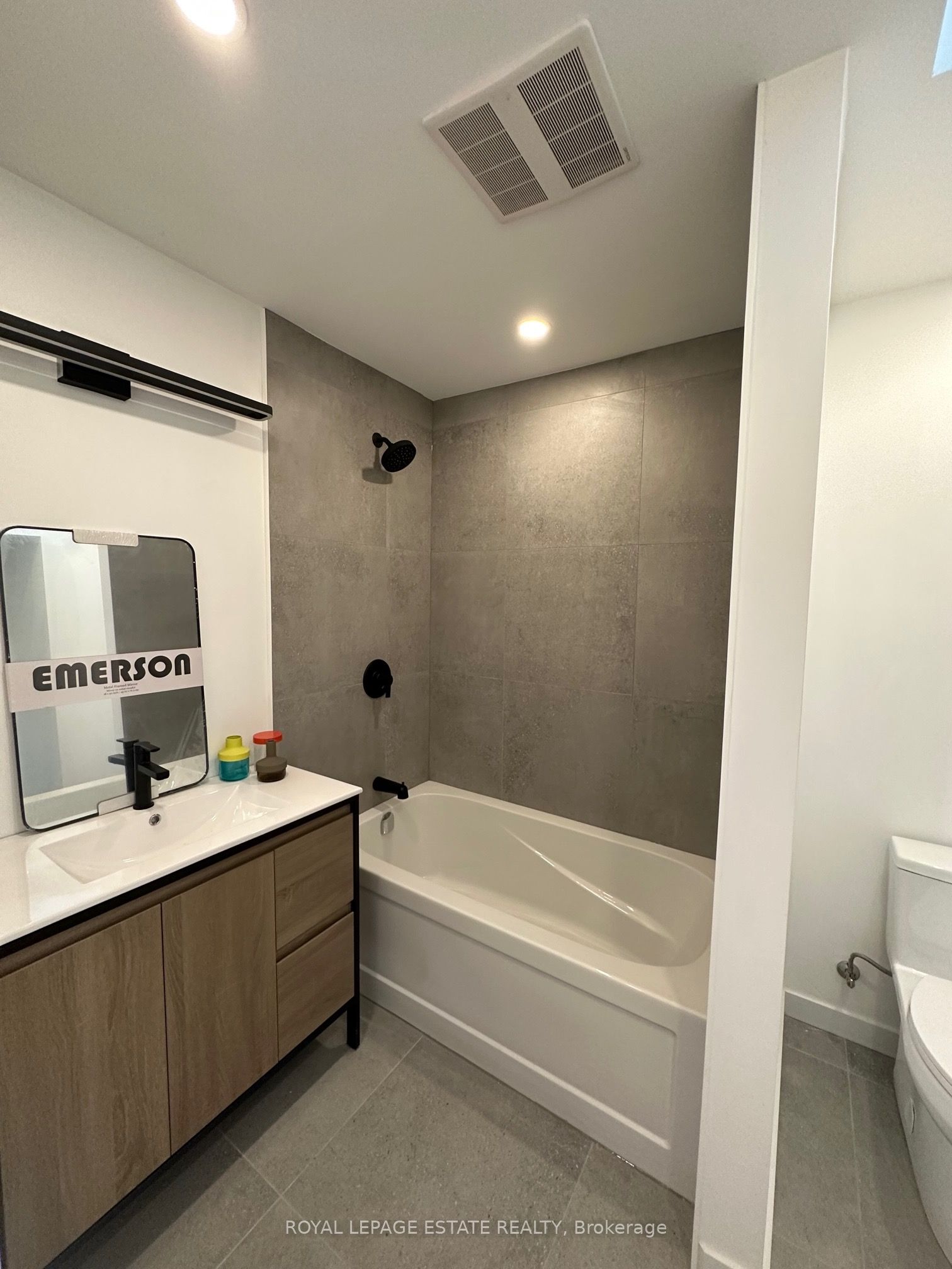 1007 Kingston Road Property Photo 28