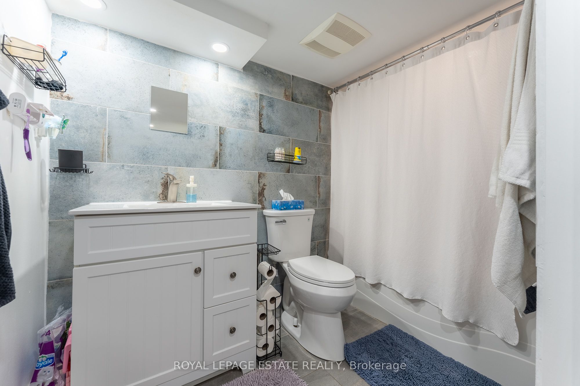 1007 Kingston Road Property Photo 40