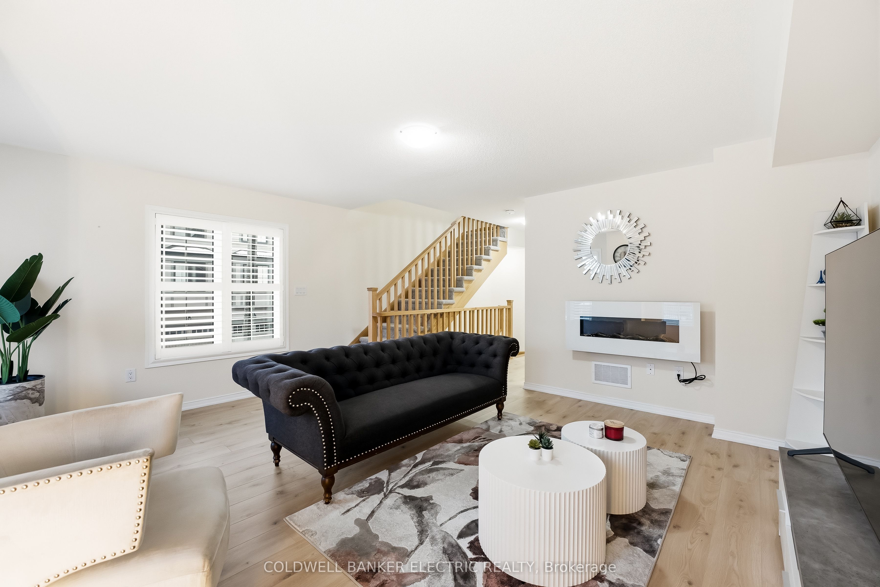 1 Loana Lane Property Photo 14