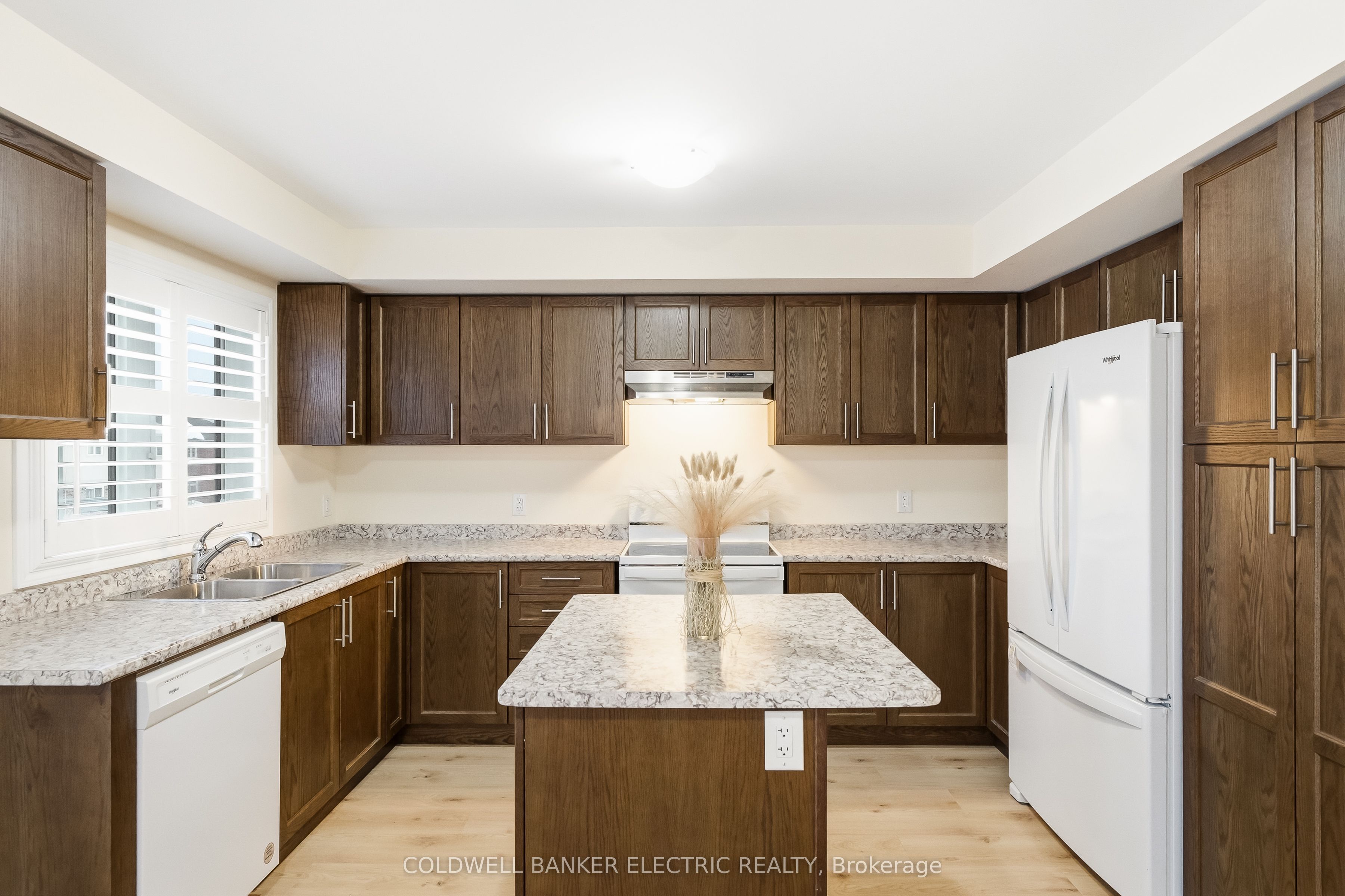1 Loana Lane Property Photo 18
