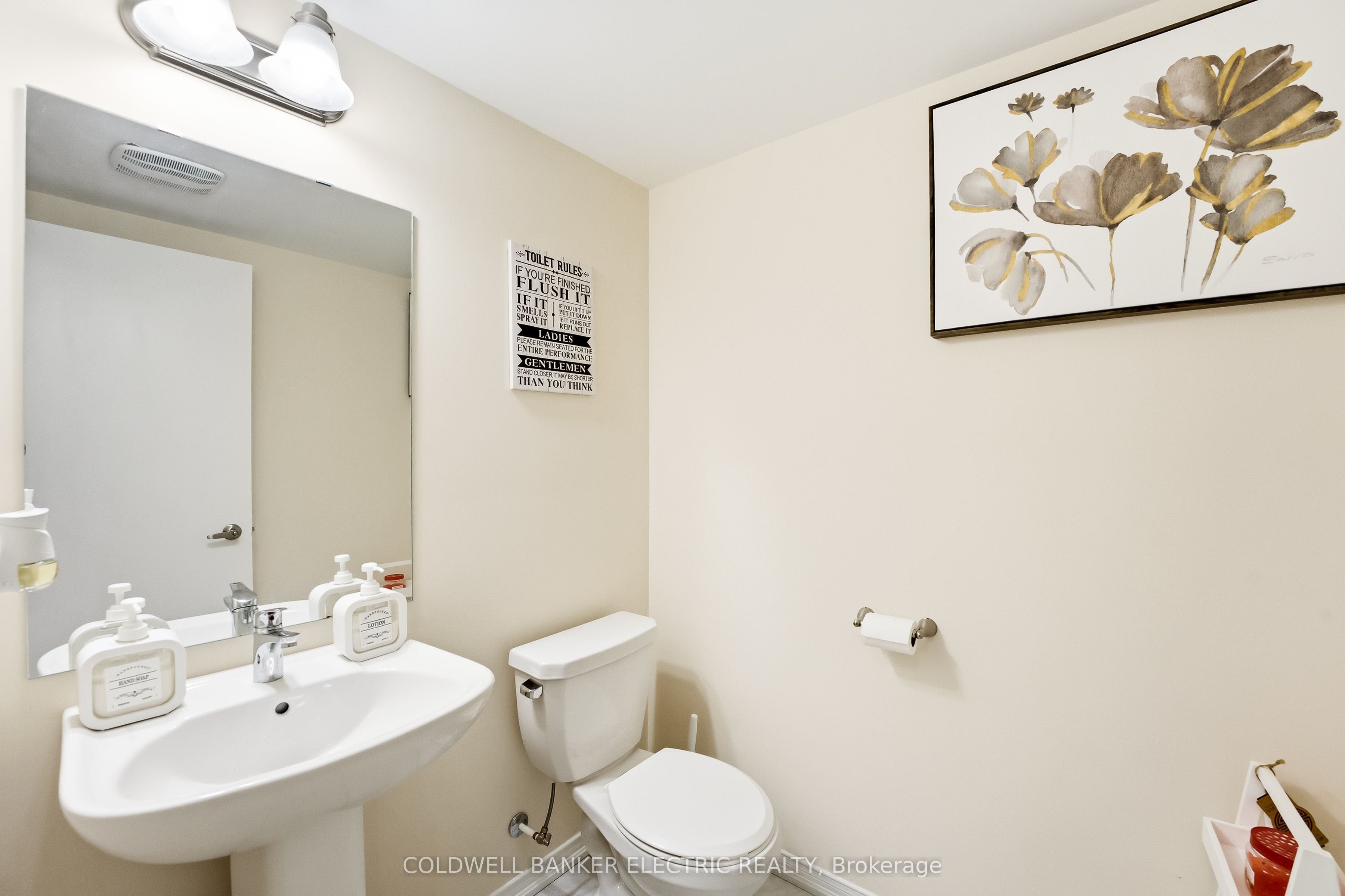 1 Loana Lane Property Photo 22