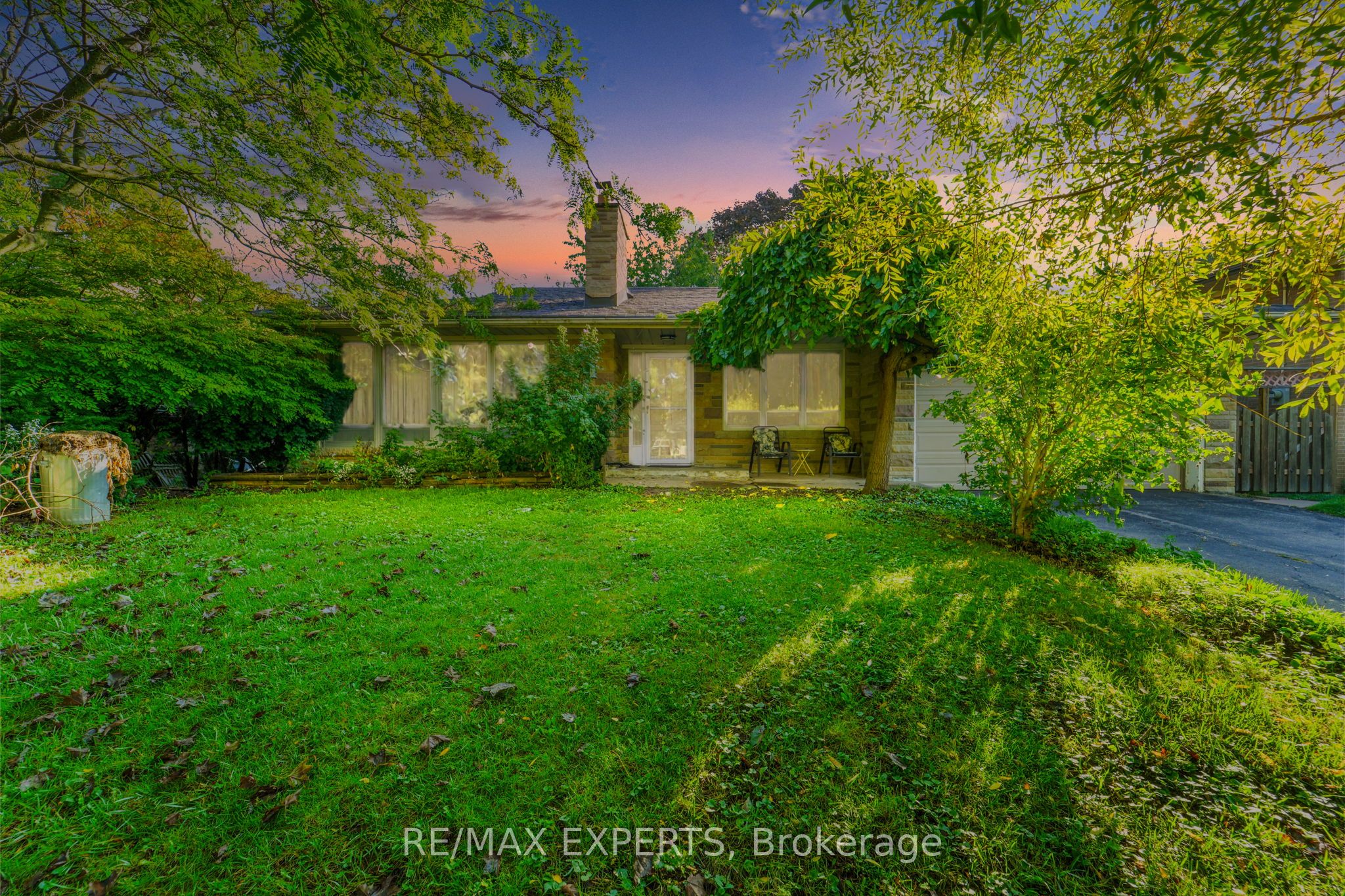 19 Duncombe Boulevard Property Photo 1